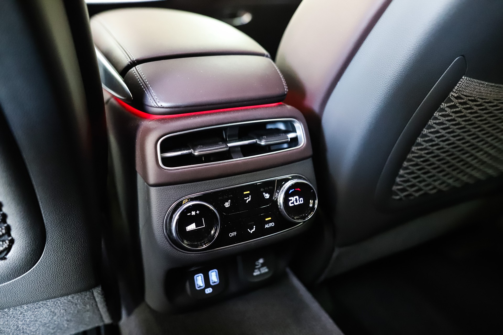 GENESIS GV70 2.5 TGDI Luxury AT8 AWD * Savile Silver*-image-16