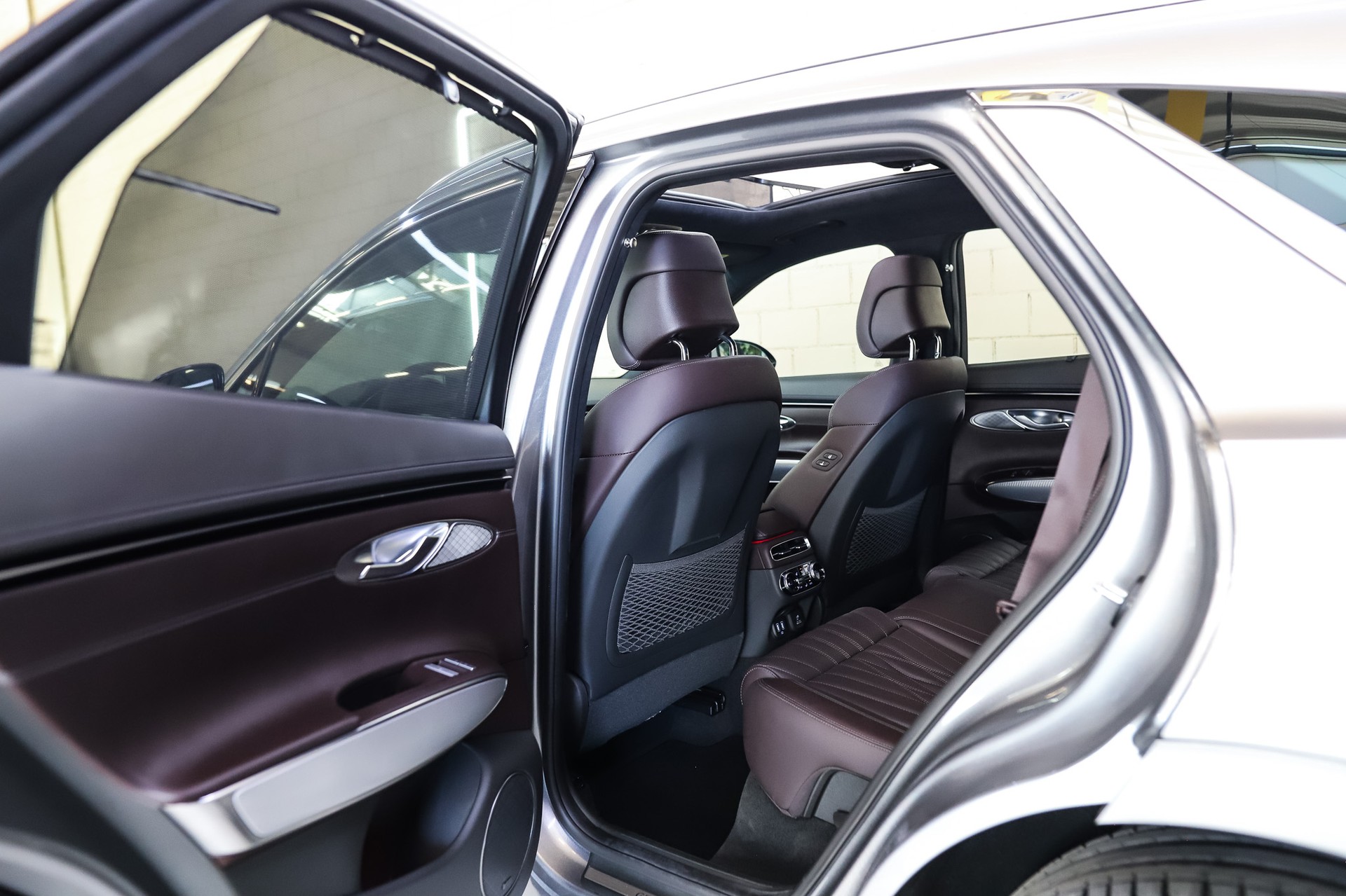 GENESIS GV70 2.5 TGDI Luxury AT8 AWD * Savile Silver*-image-15