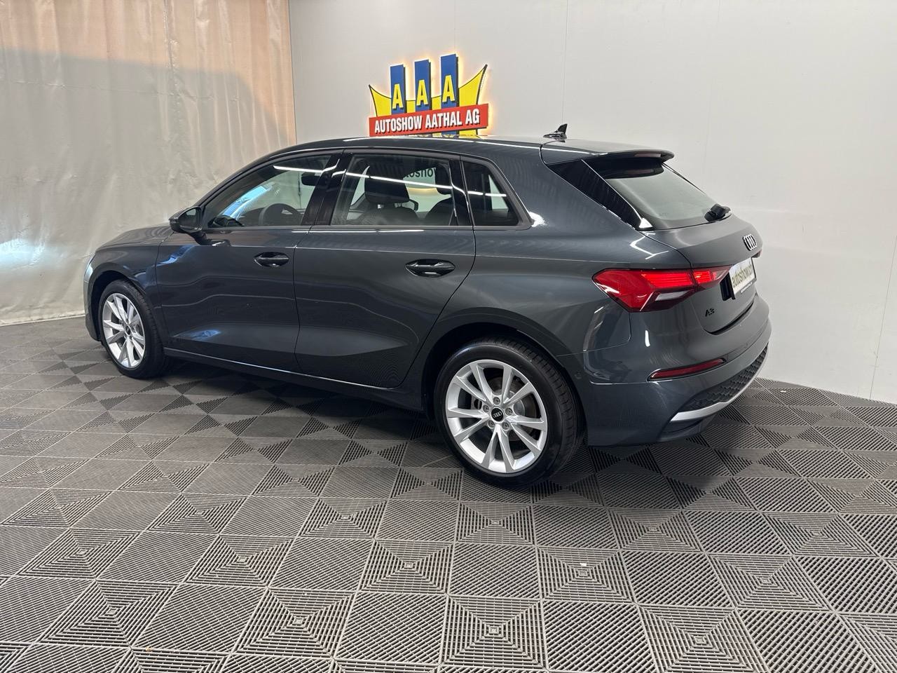 AUDI A3 Sportback 35 TFSI Attraction S-tronic-image-1