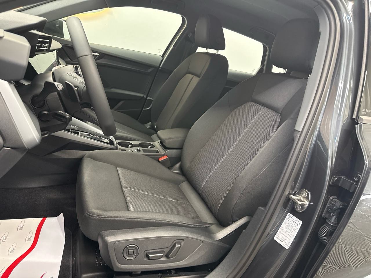 AUDI A3 Sportback 35 TFSI Attraction S-tronic-image-3