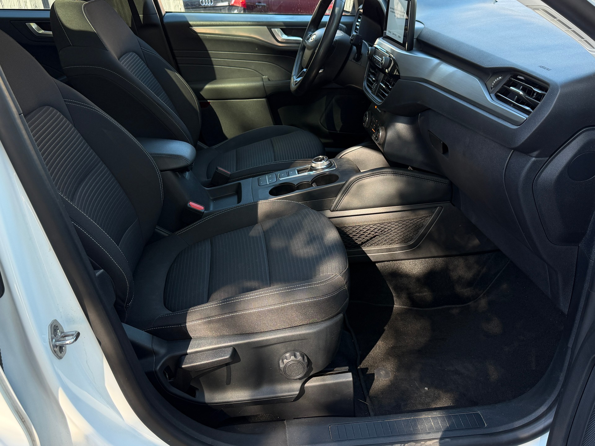 FORD Kuga 2.5 FHEV Titanium X 4WD-image-10