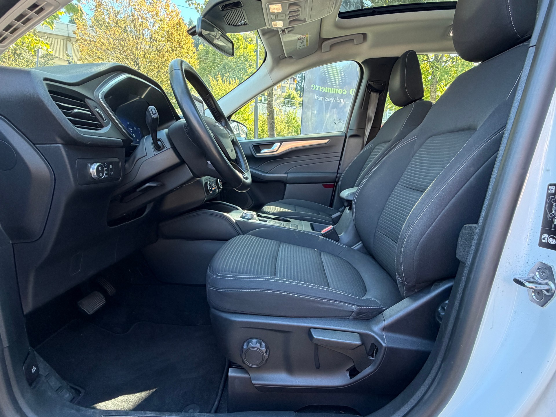 FORD Kuga 2.5 FHEV Titanium X 4WD-image-6