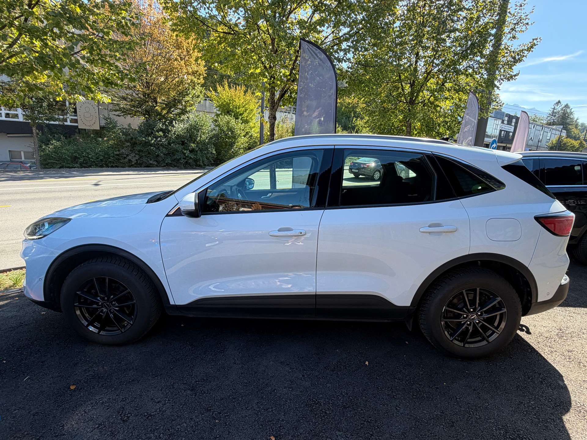 FORD Kuga 2.5 FHEV Titanium X 4WD-image-3