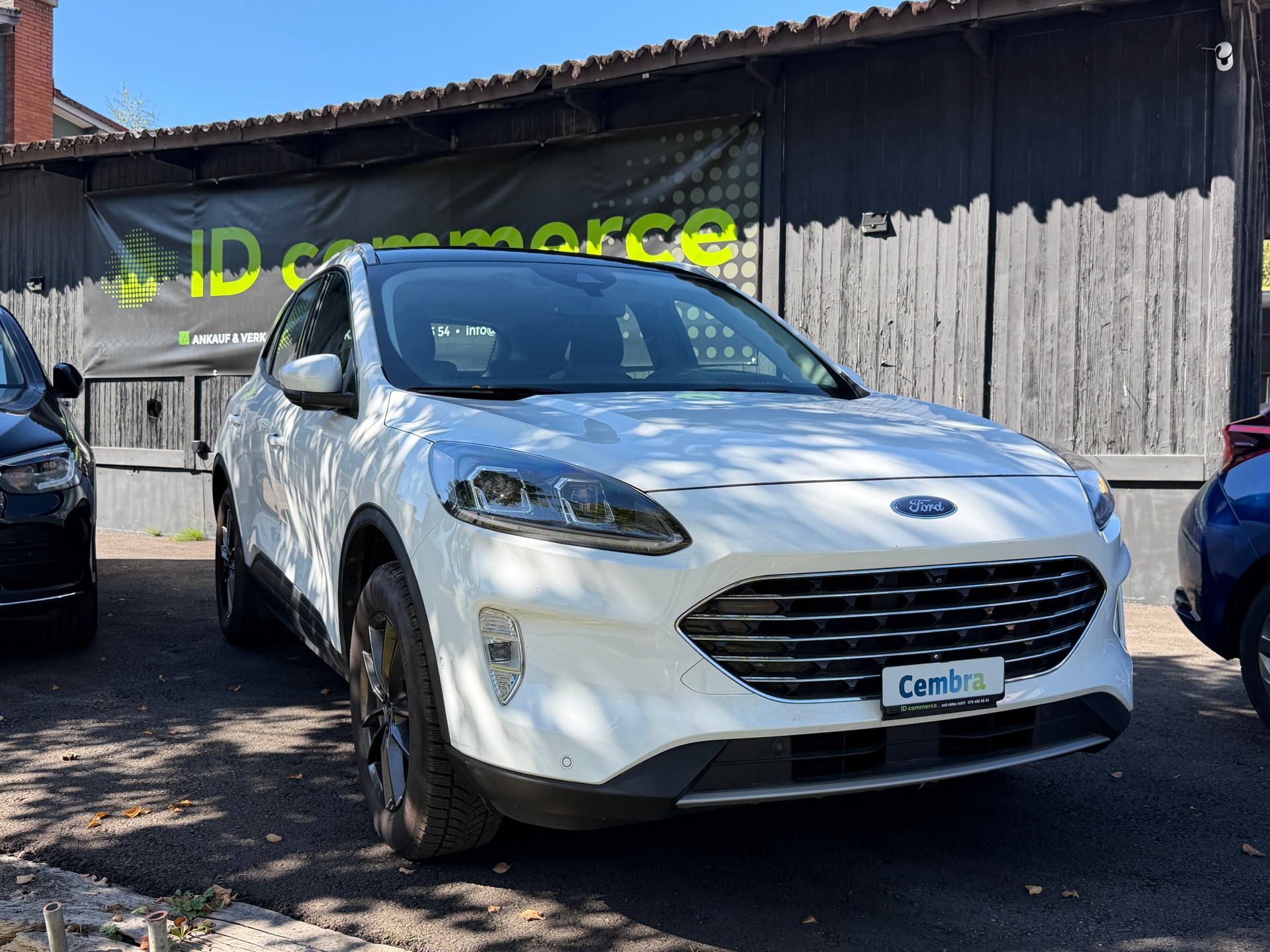 FORD Kuga 2.5 FHEV Titanium X 4WD-image-2