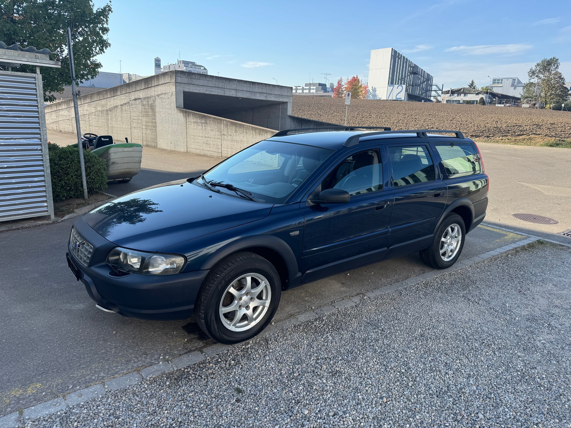 VOLVO XC70 2.5T AWD-image-3