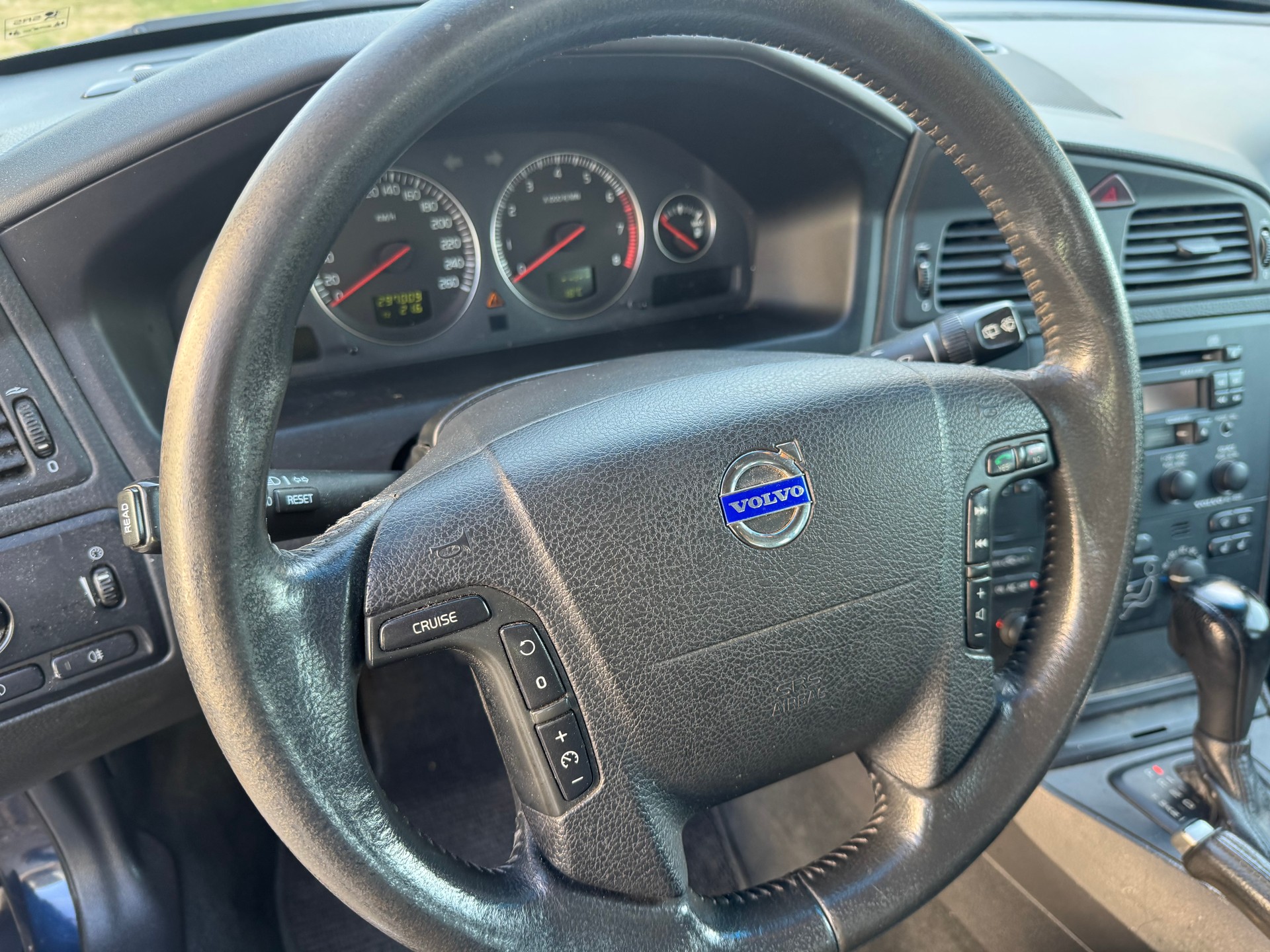 VOLVO XC70 2.5T AWD-image-9
