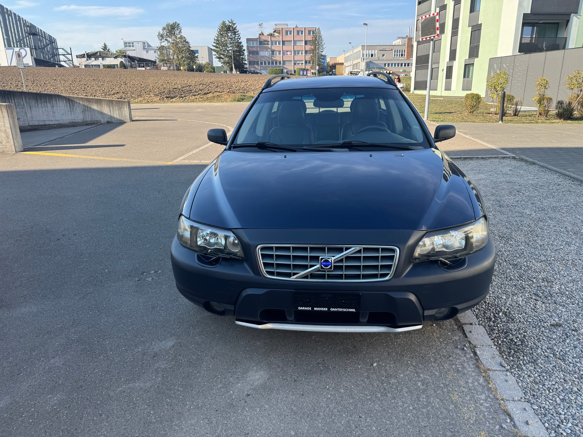 VOLVO XC70 2.5T AWD-image-1