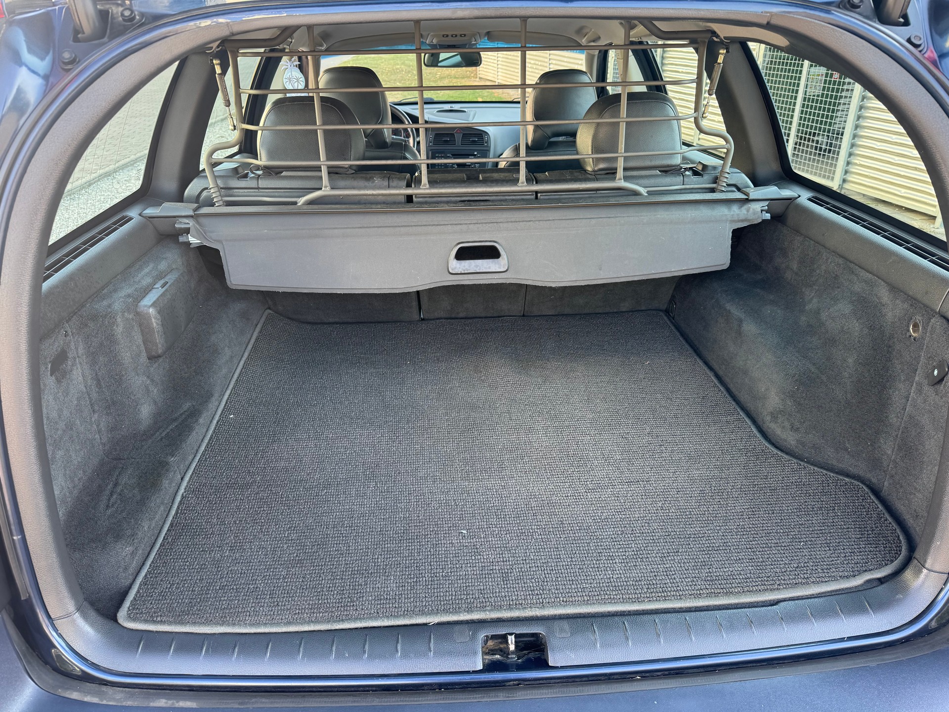 VOLVO XC70 2.5T AWD-image-14