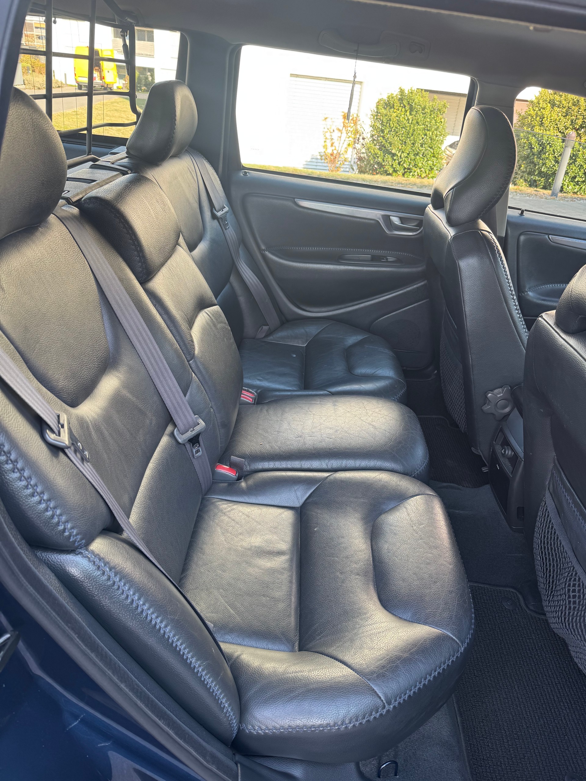 VOLVO XC70 2.5T AWD-image-13