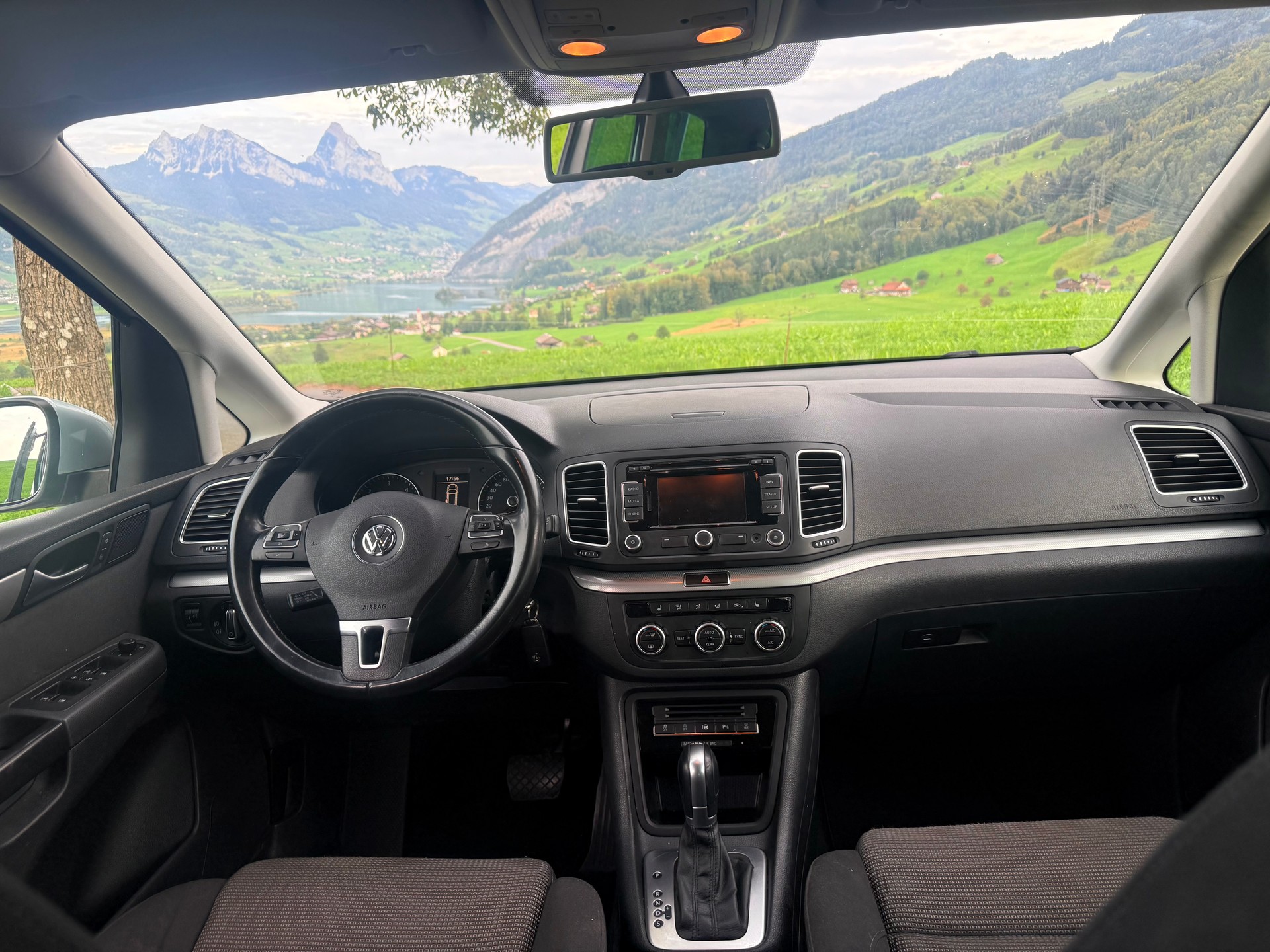 VW Sharan 2.0 TDI BMT 65th Edition DSG-image-11