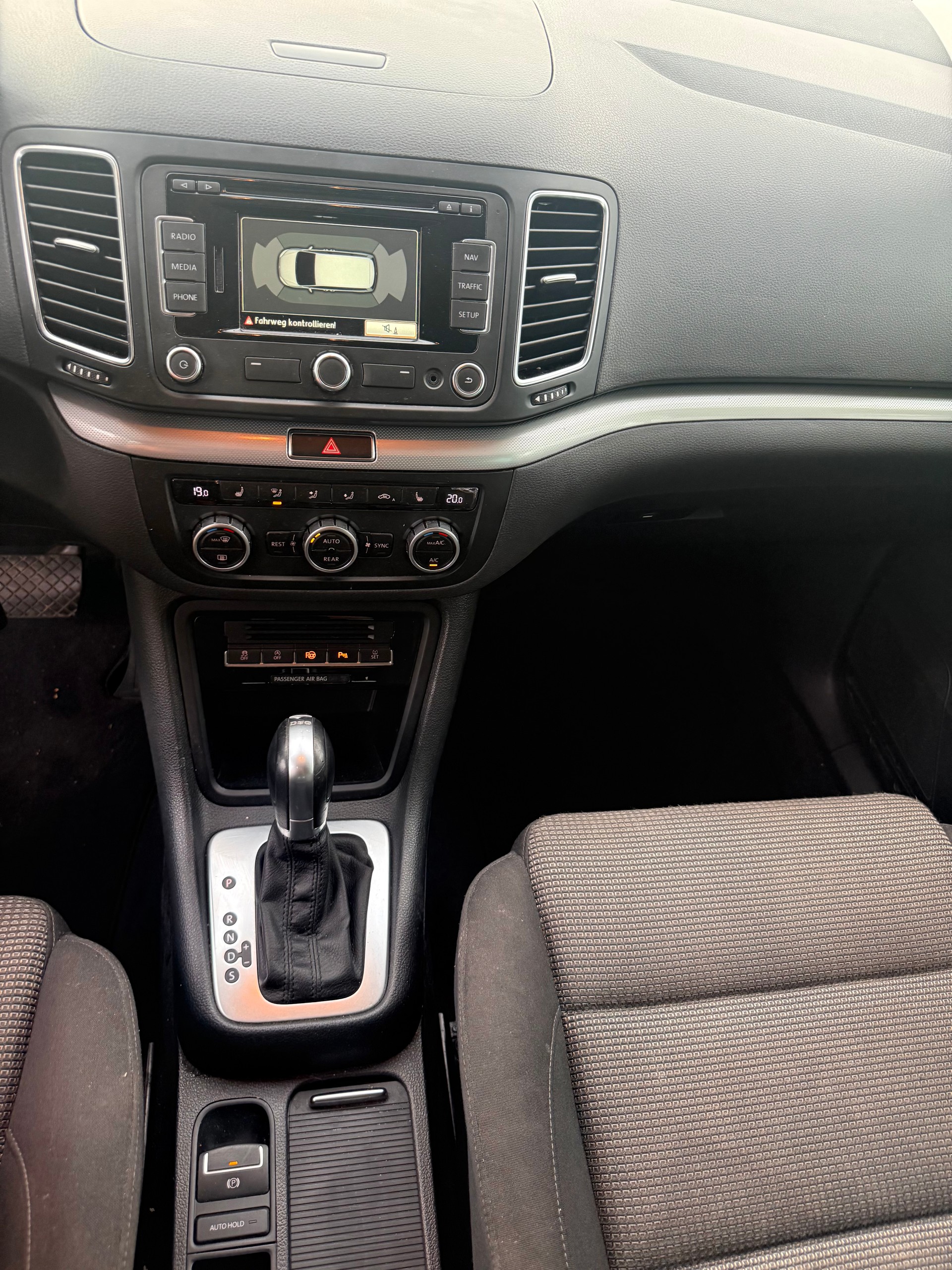 VW Sharan 2.0 TDI BMT 65th Edition DSG-image-13