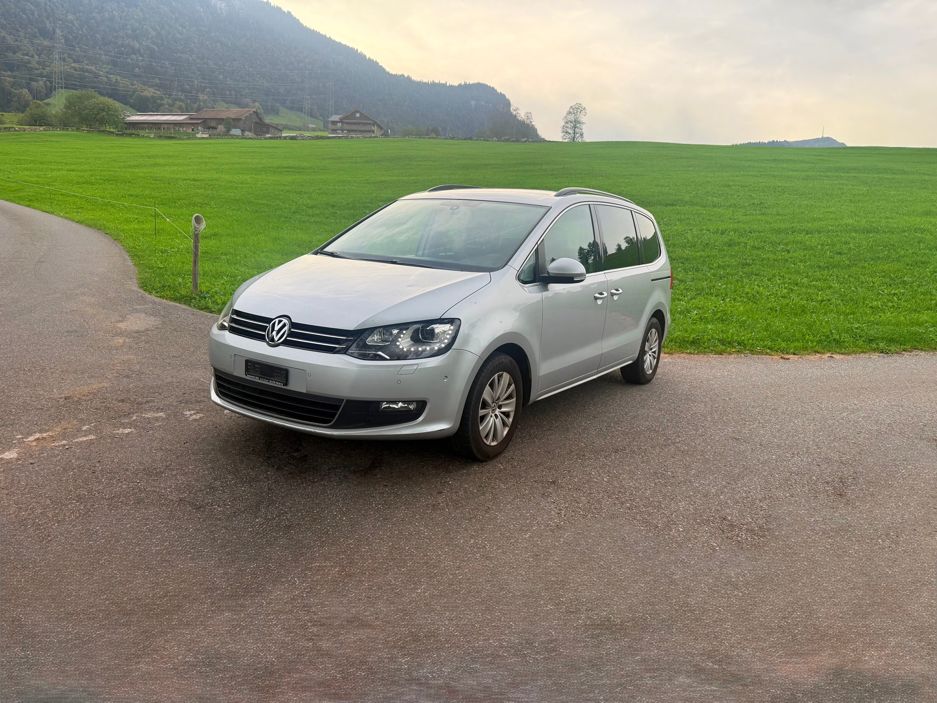 VW Sharan 2.0 TDI BMT 65th Edition DSG-image-8
