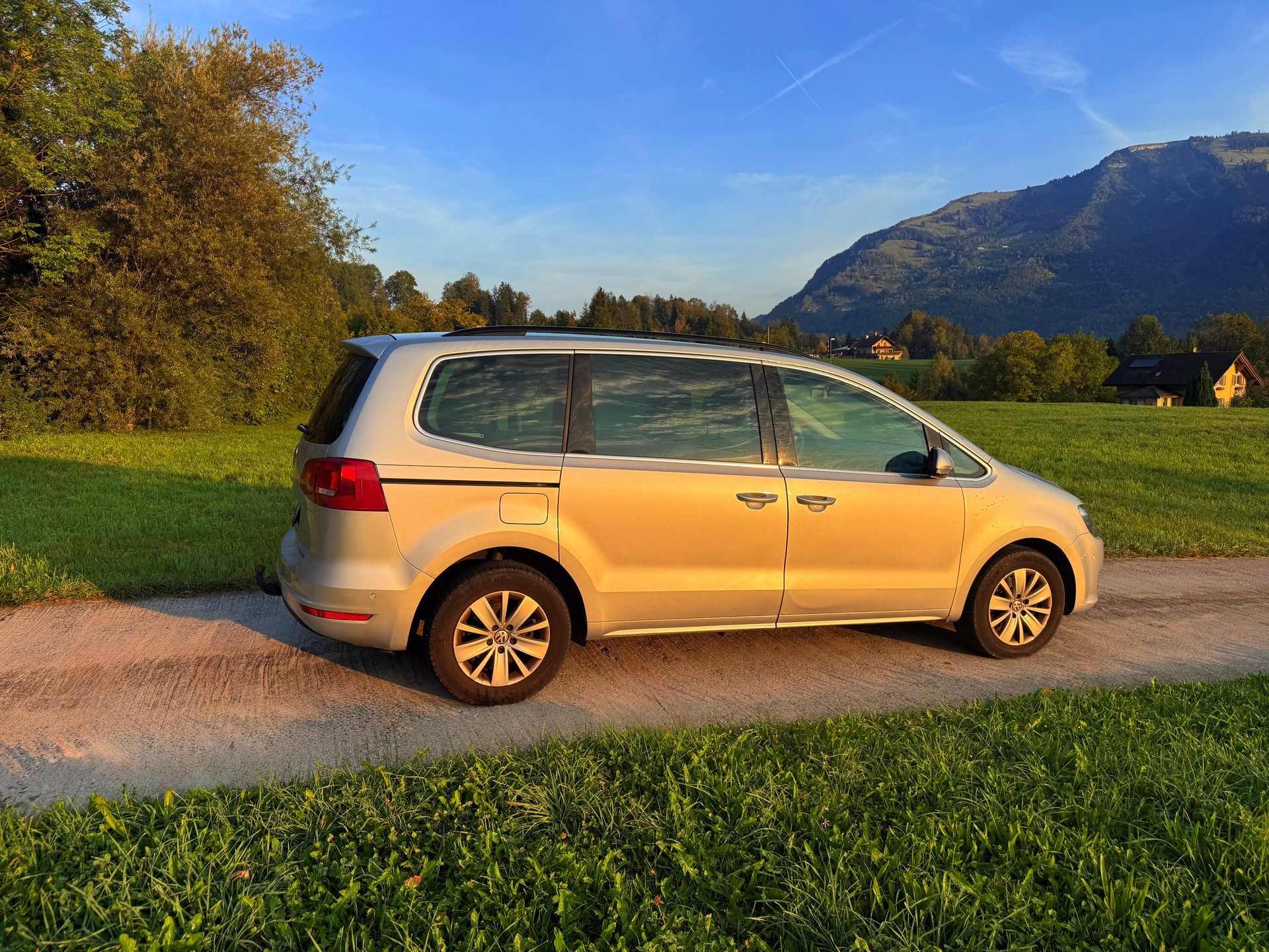 VW Sharan 2.0 TDI BMT 65th Edition DSG-image-3