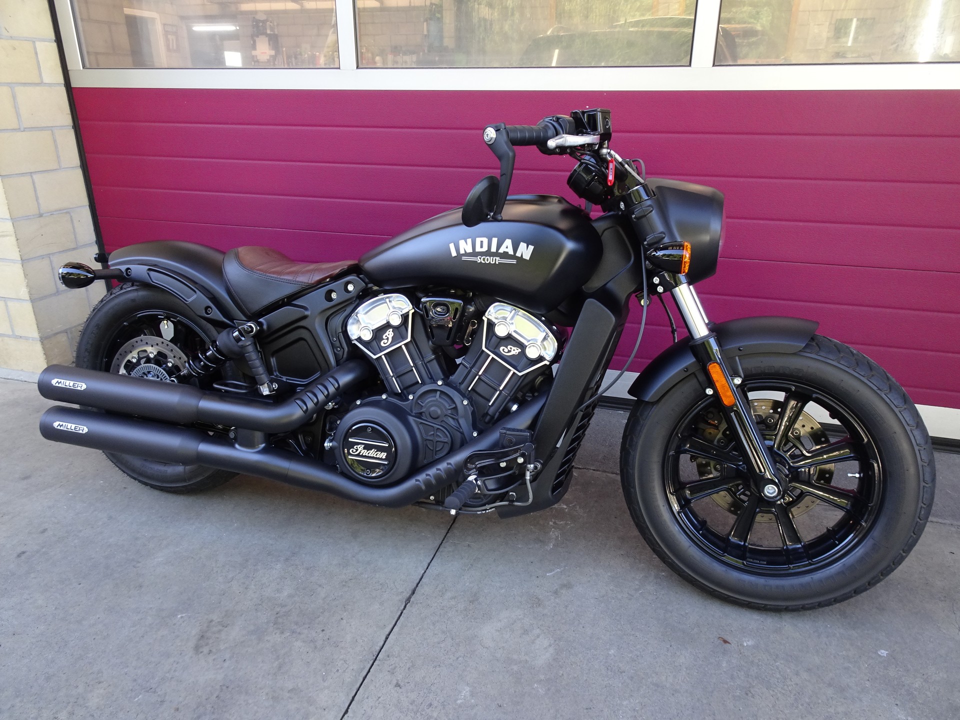 INDIAN Scout Bobber ABS-showroom-element-2