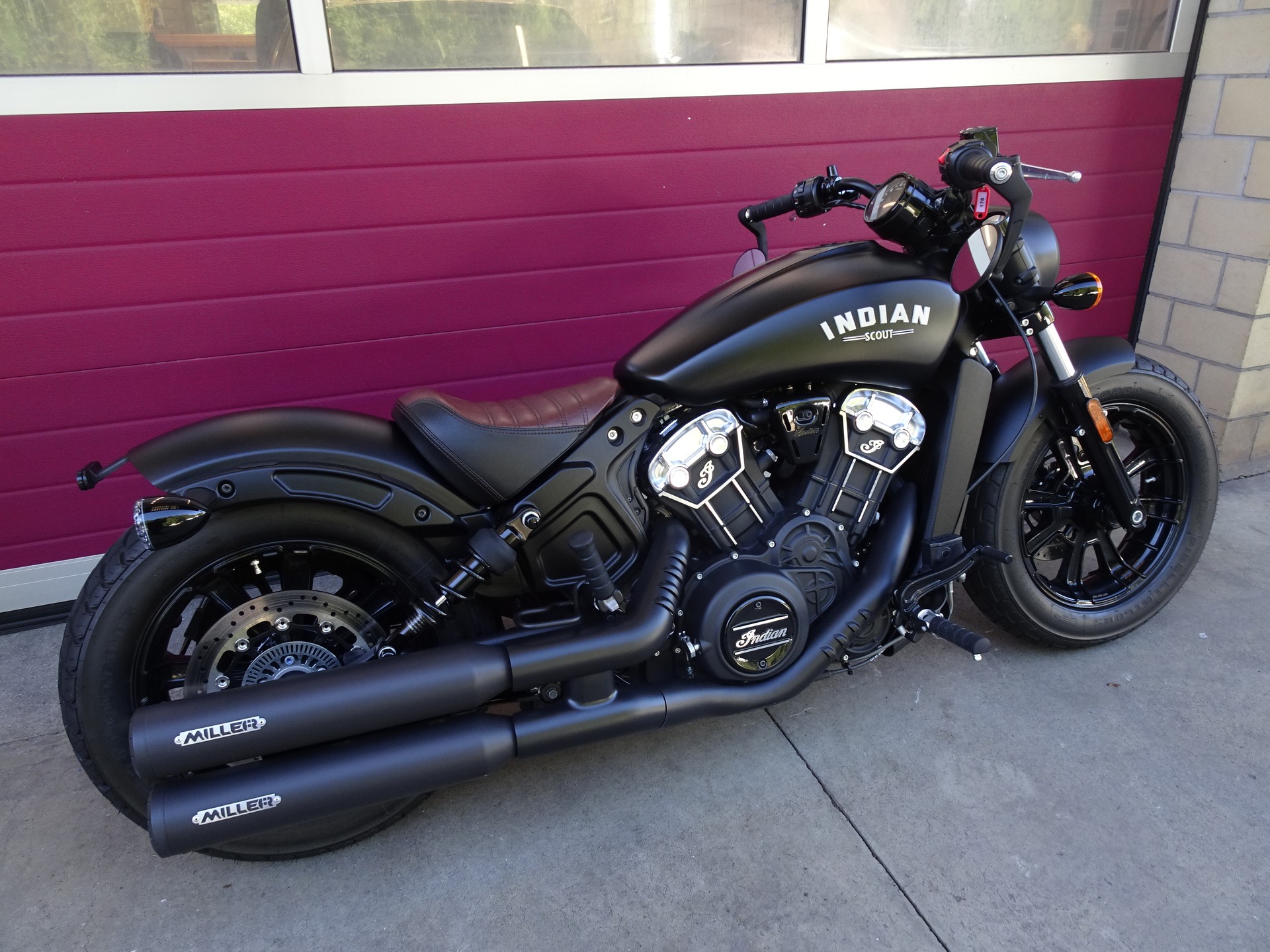 INDIAN Scout Bobber ABS-showroom-element-3