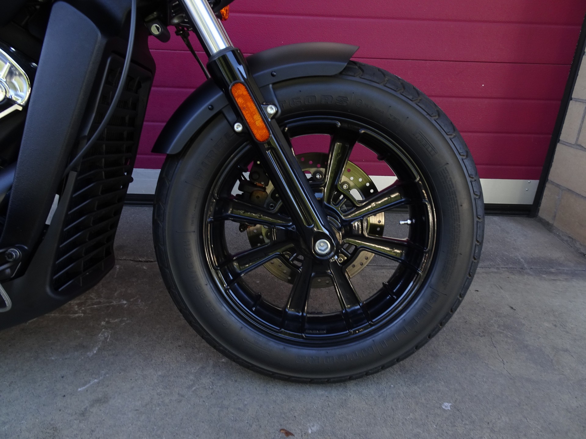 INDIAN Scout Bobber ABS-showroom-element-1