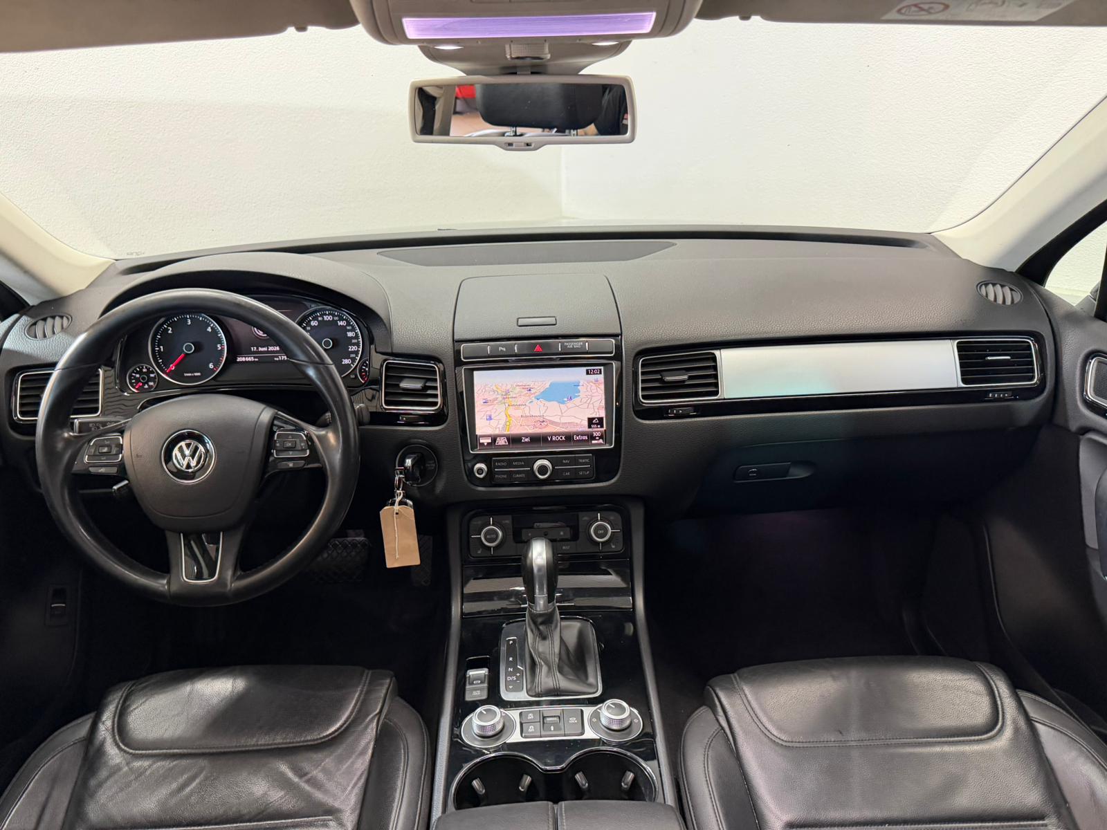 VW Touareg 3.0 TDI BlueMotion Technology Tiptronic-image-8