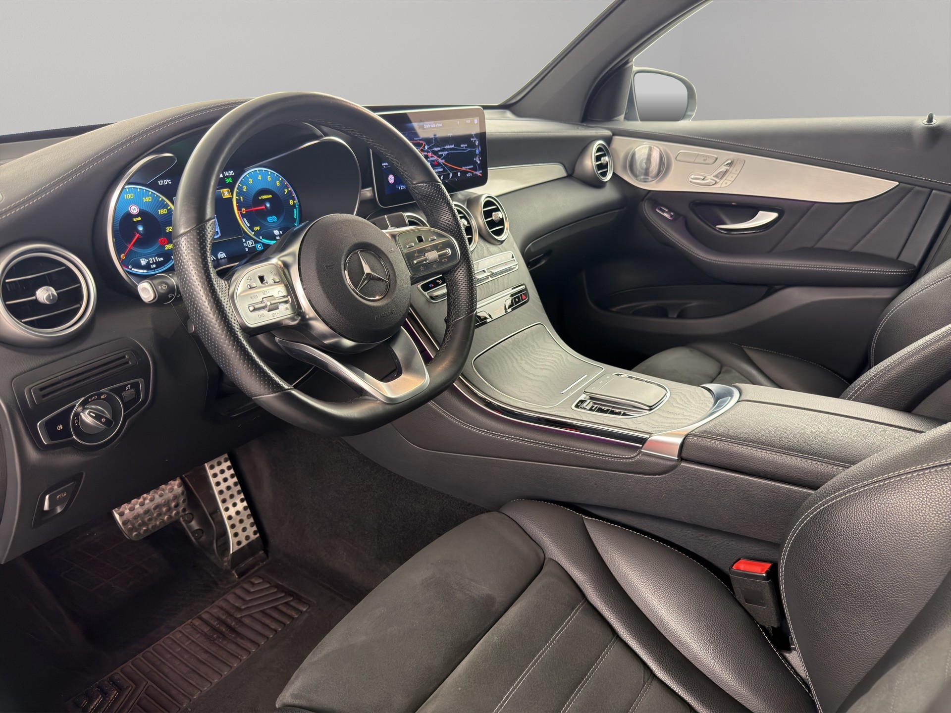 MERCEDES-BENZ GLC-Klasse C253 Coupé GLC 300 e AMG Line 4m-image-11