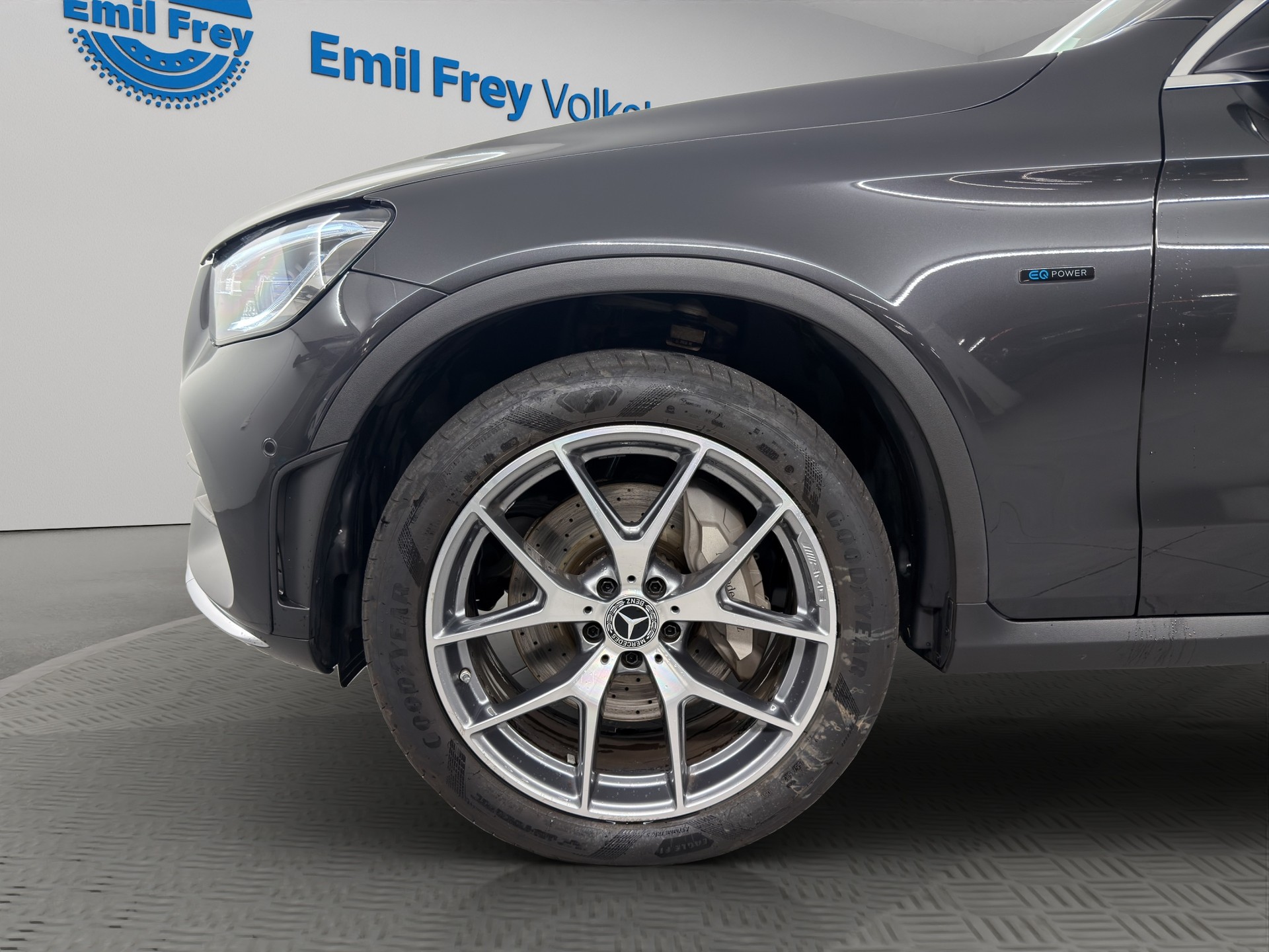 MERCEDES-BENZ GLC-Klasse C253 Coupé GLC 300 e AMG Line 4m-image-3