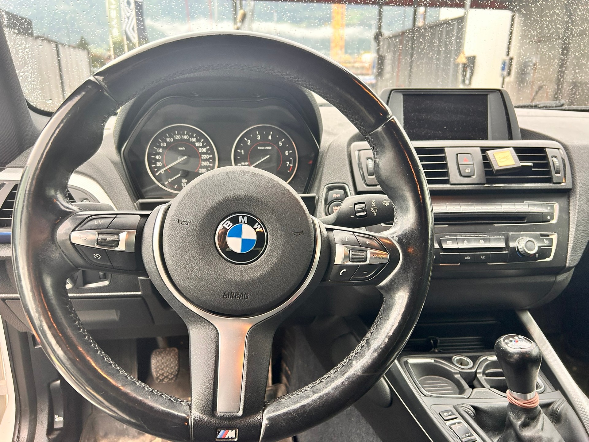 BMW 118i-image-4