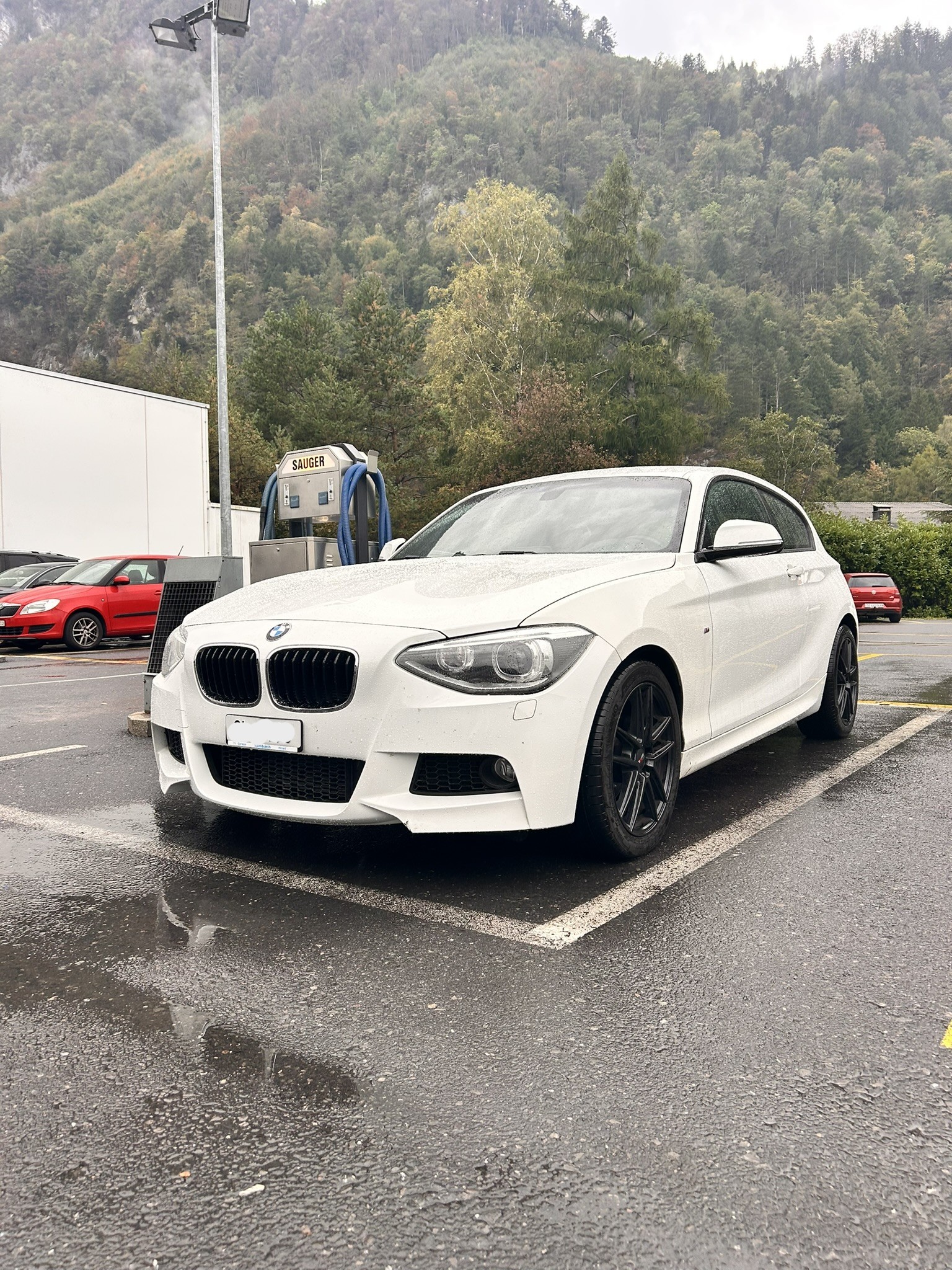 BMW 118i-image-0