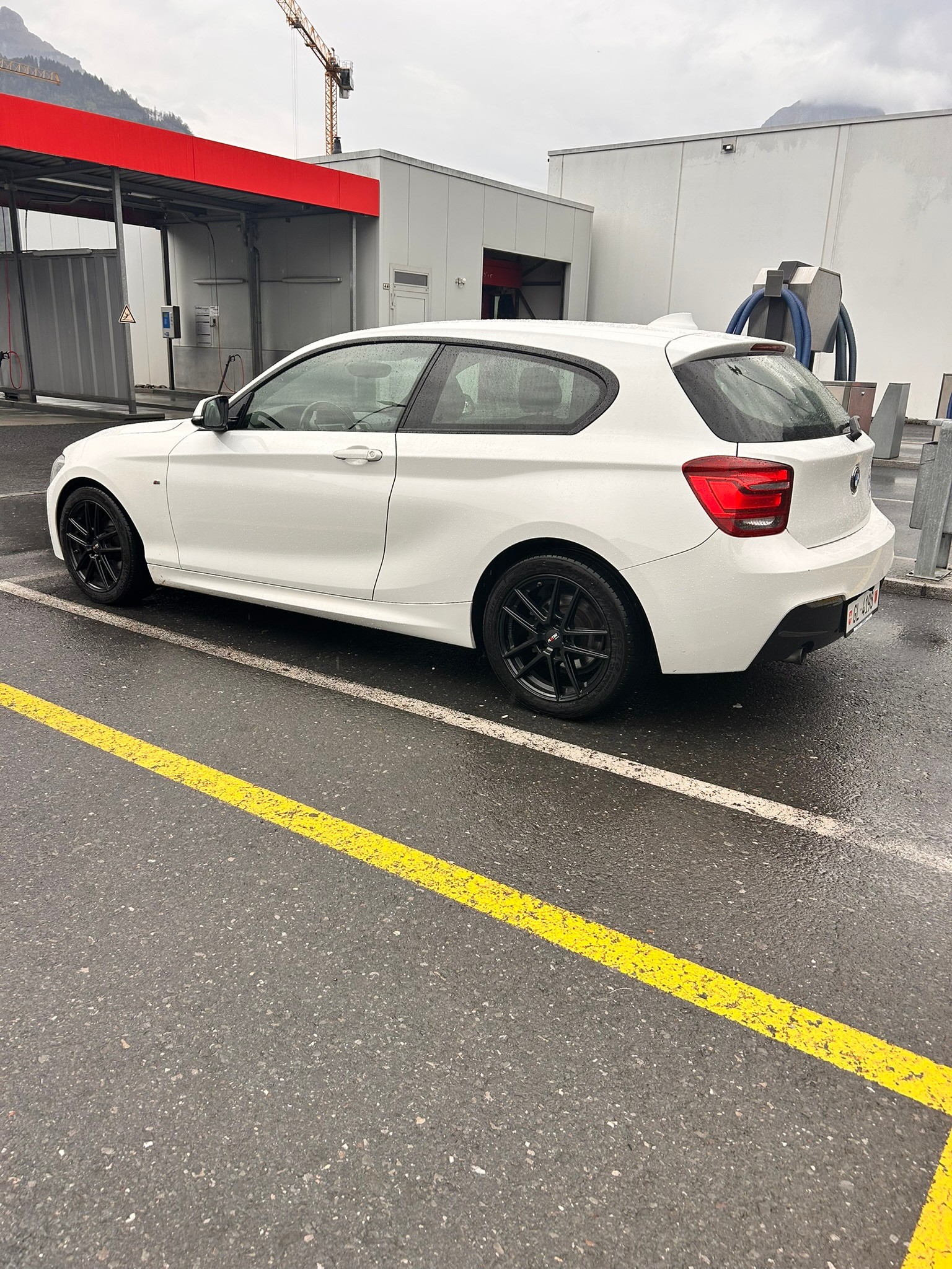 BMW 118i-image-2