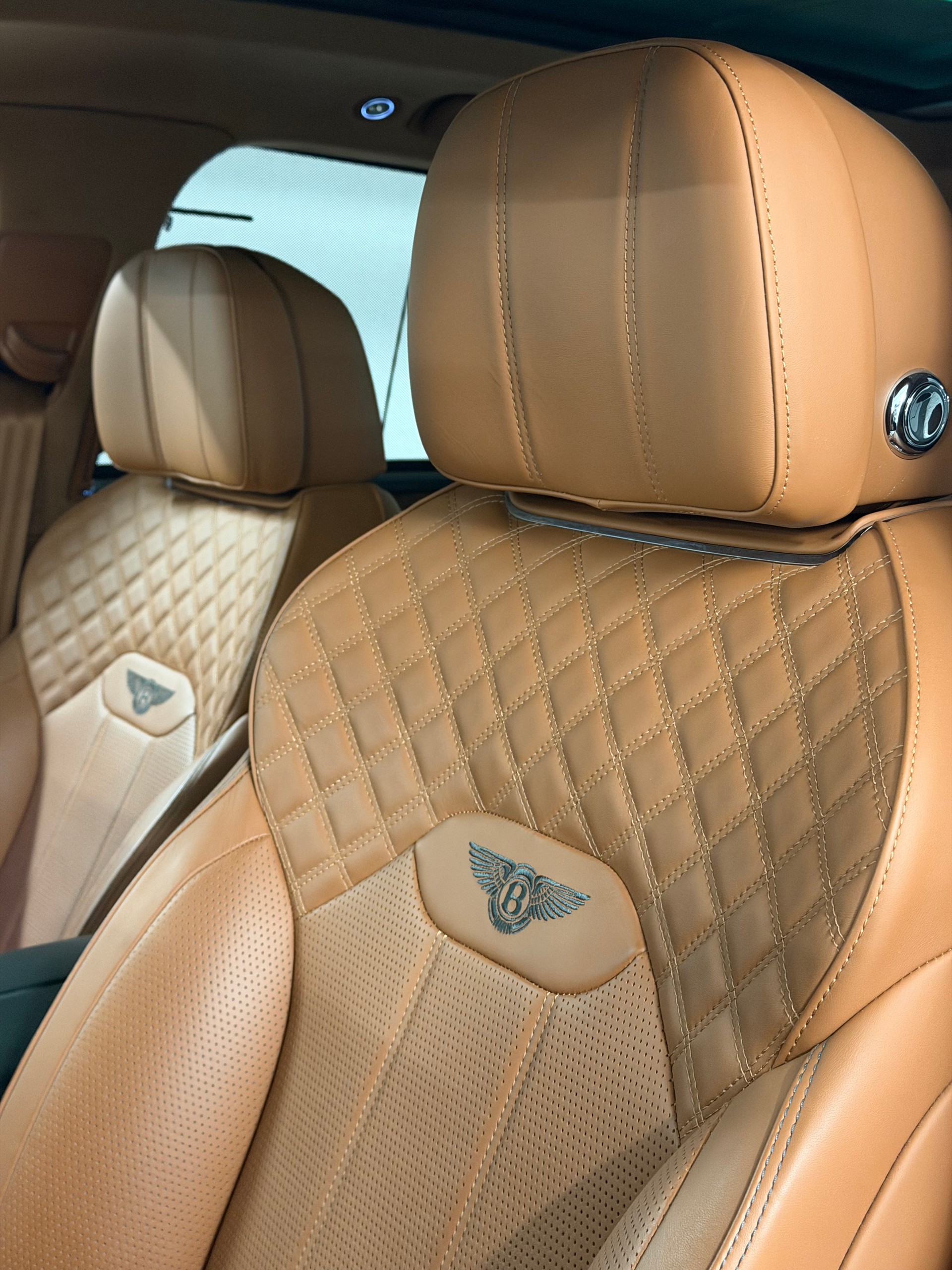 BENTLEY Bentayga V8-image-9