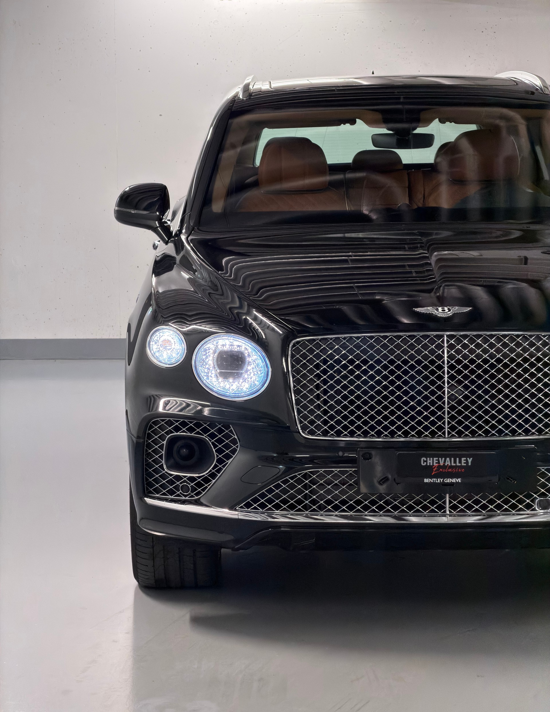 BENTLEY Bentayga V8-image-19