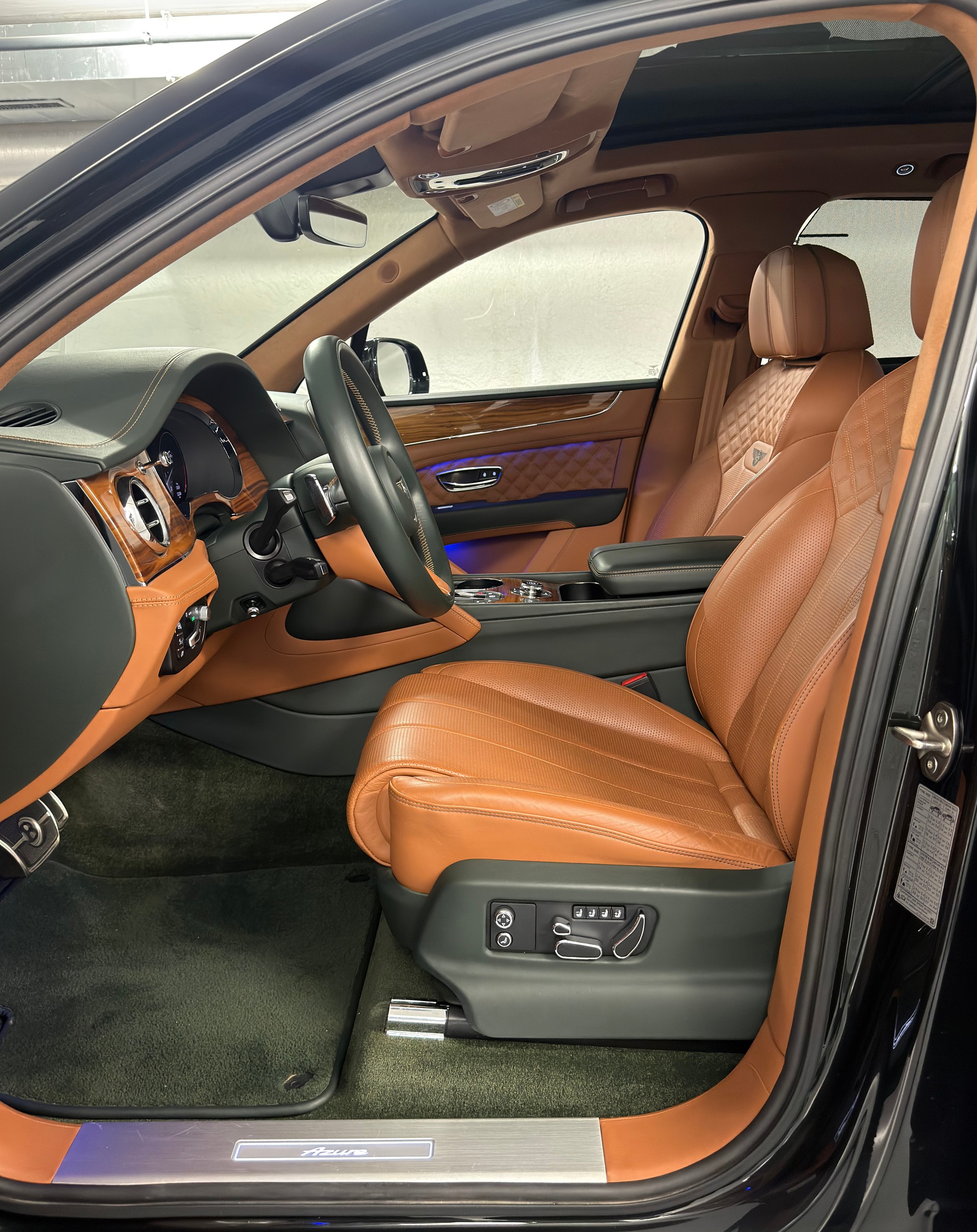 BENTLEY Bentayga V8-image-7