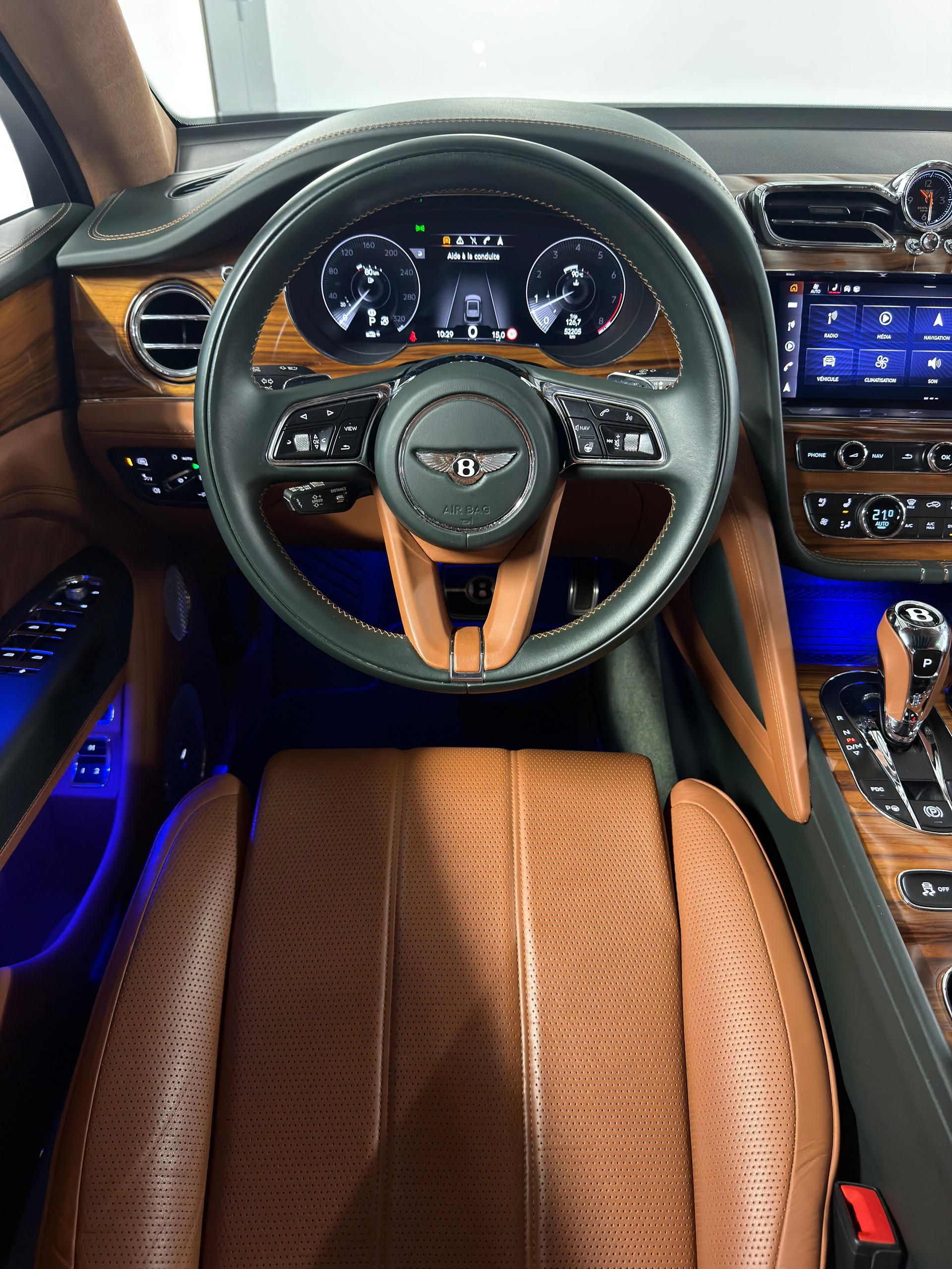 BENTLEY Bentayga V8-image-16