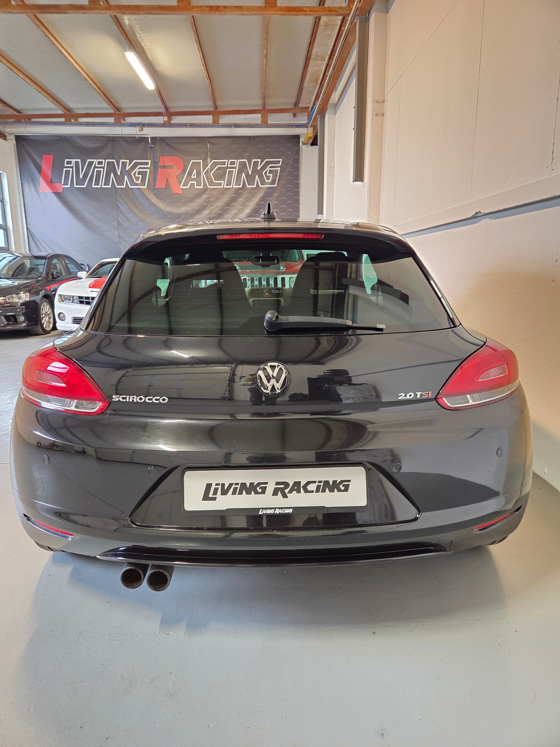VW Scirocco 2.0 TSI All Black *Stock Valais*-image-3