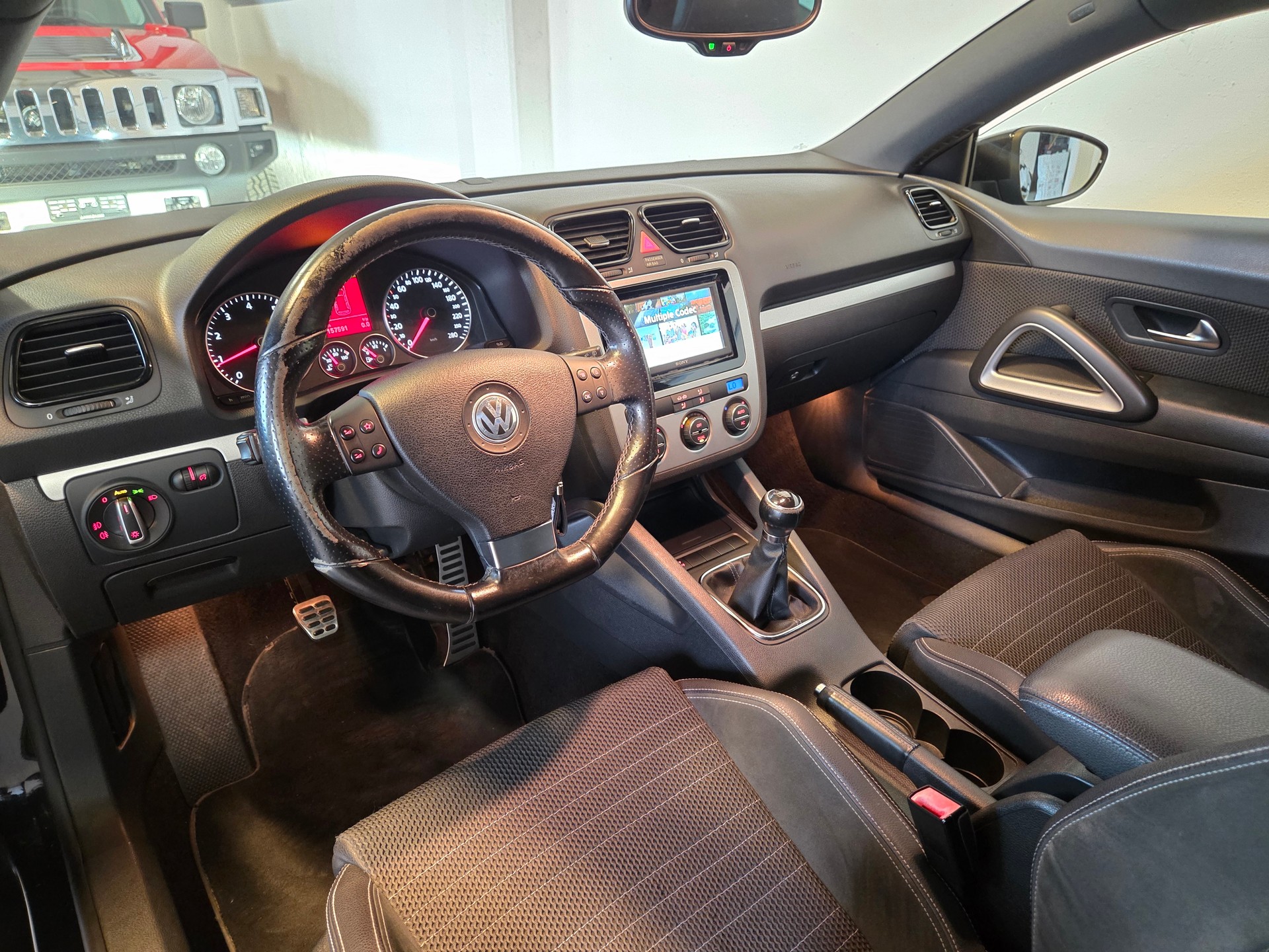 VW Scirocco 2.0 TSI All Black *Stock Valais*-image-5