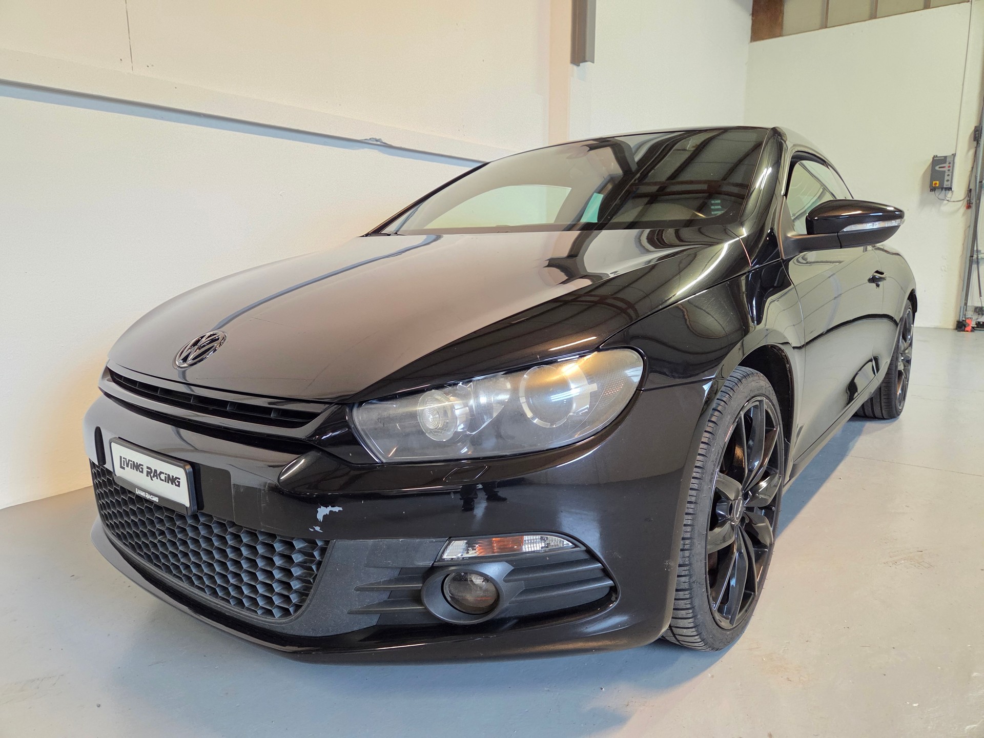 VW Scirocco 2.0 TSI All Black *Stock Valais*-image-1
