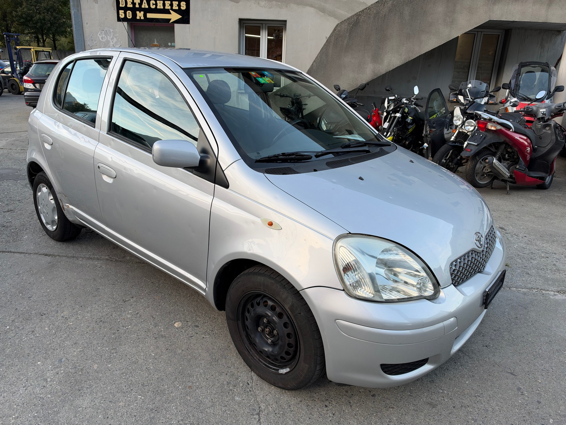 TOYOTA Yaris 1.3 Linea Sol-image-2
