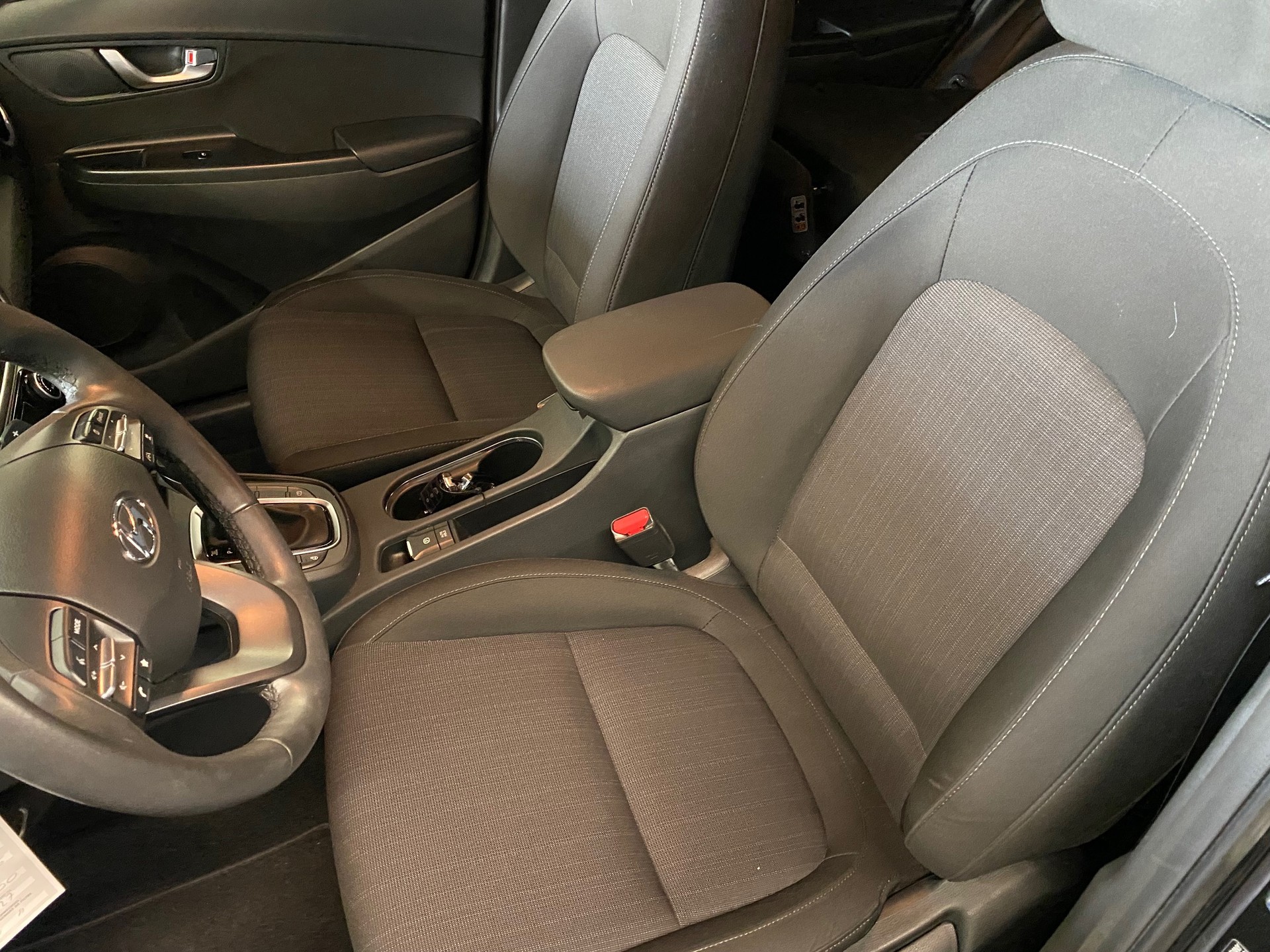 HYUNDAI Kona 1.6 GDi HEV Amplia DCT Gepflegtes CH-Fahrzeug mit Winterräder, Hyundai Garantie bis 12.01.2028-image-6