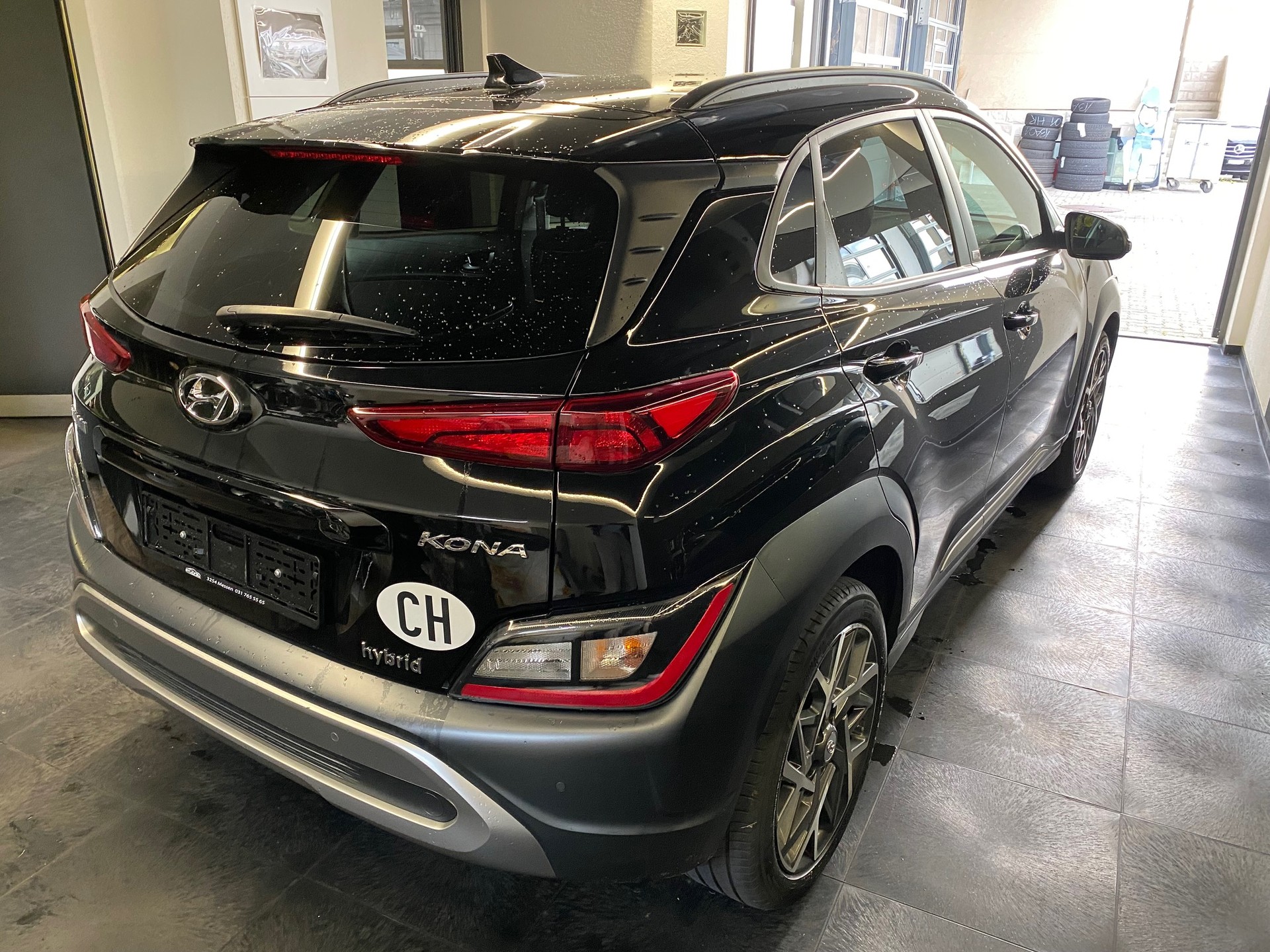 HYUNDAI Kona 1.6 GDi HEV Amplia DCT Gepflegtes CH-Fahrzeug mit Winterräder, Hyundai Garantie bis 12.01.2028-image-4