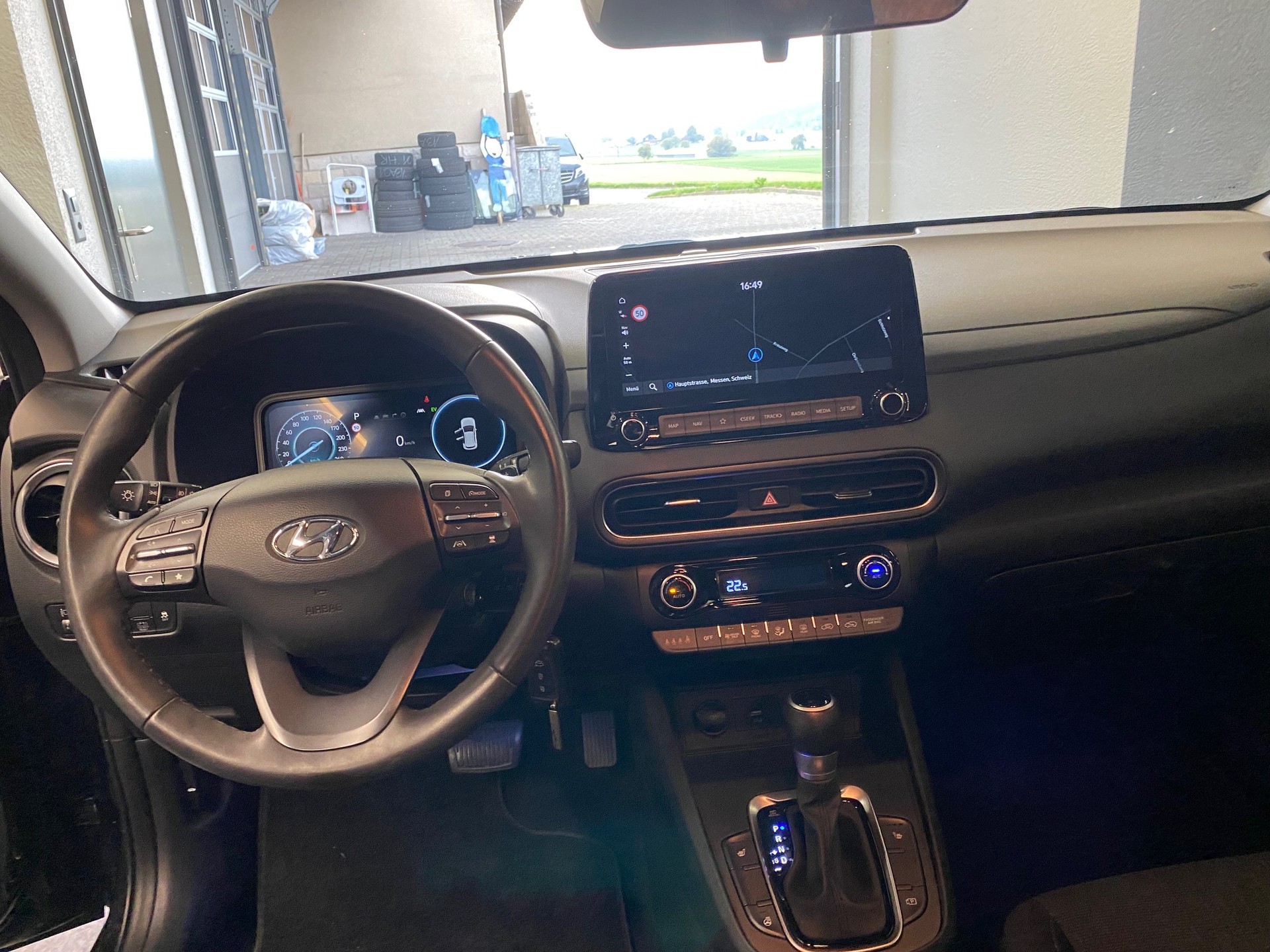 HYUNDAI Kona 1.6 GDi HEV Amplia DCT Gepflegtes CH-Fahrzeug mit Winterräder, Hyundai Garantie bis 12.01.2028-image-7