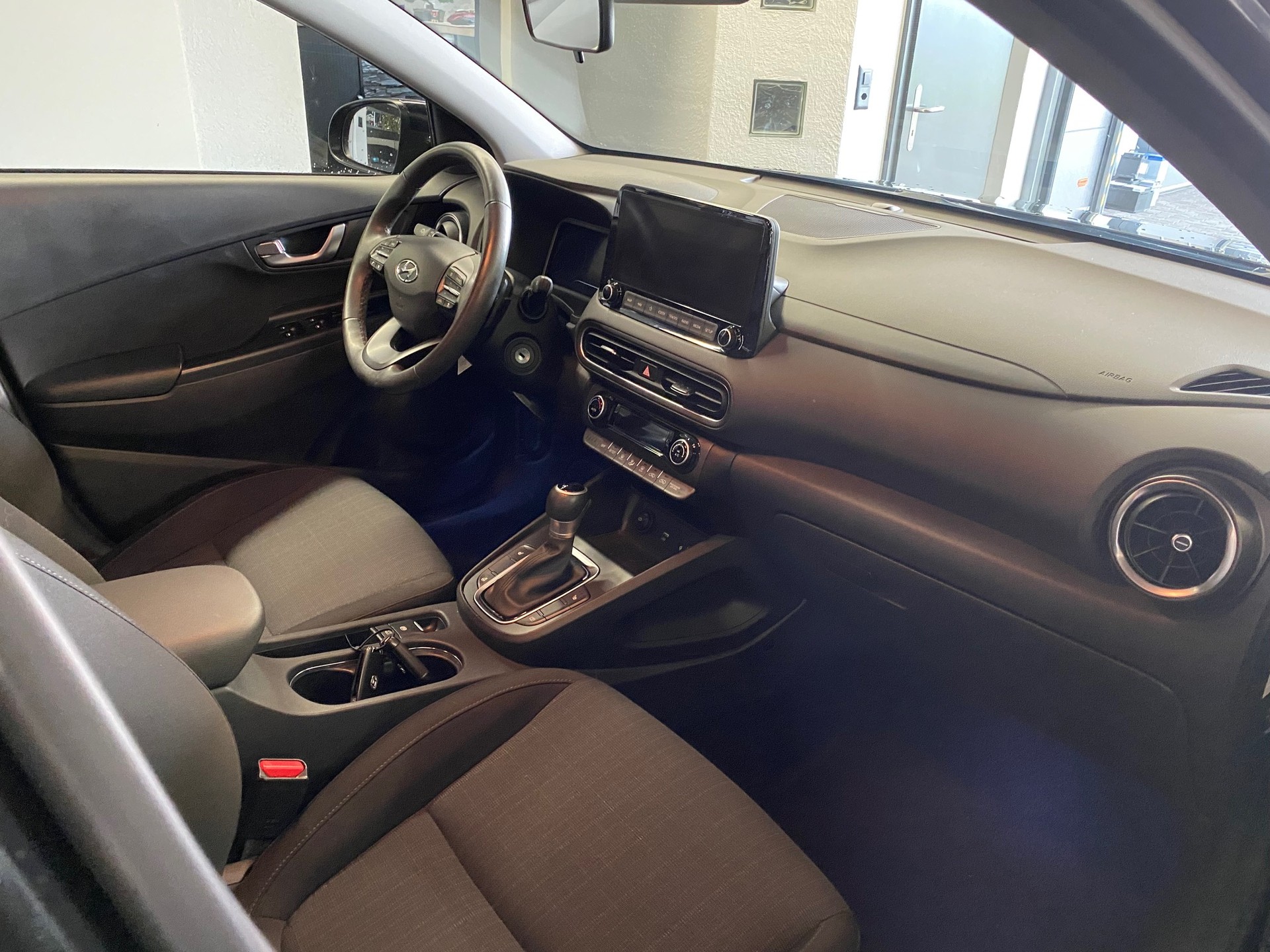 HYUNDAI Kona 1.6 GDi HEV Amplia DCT Gepflegtes CH-Fahrzeug mit Winterräder, Hyundai Garantie bis 12.01.2028-image-5