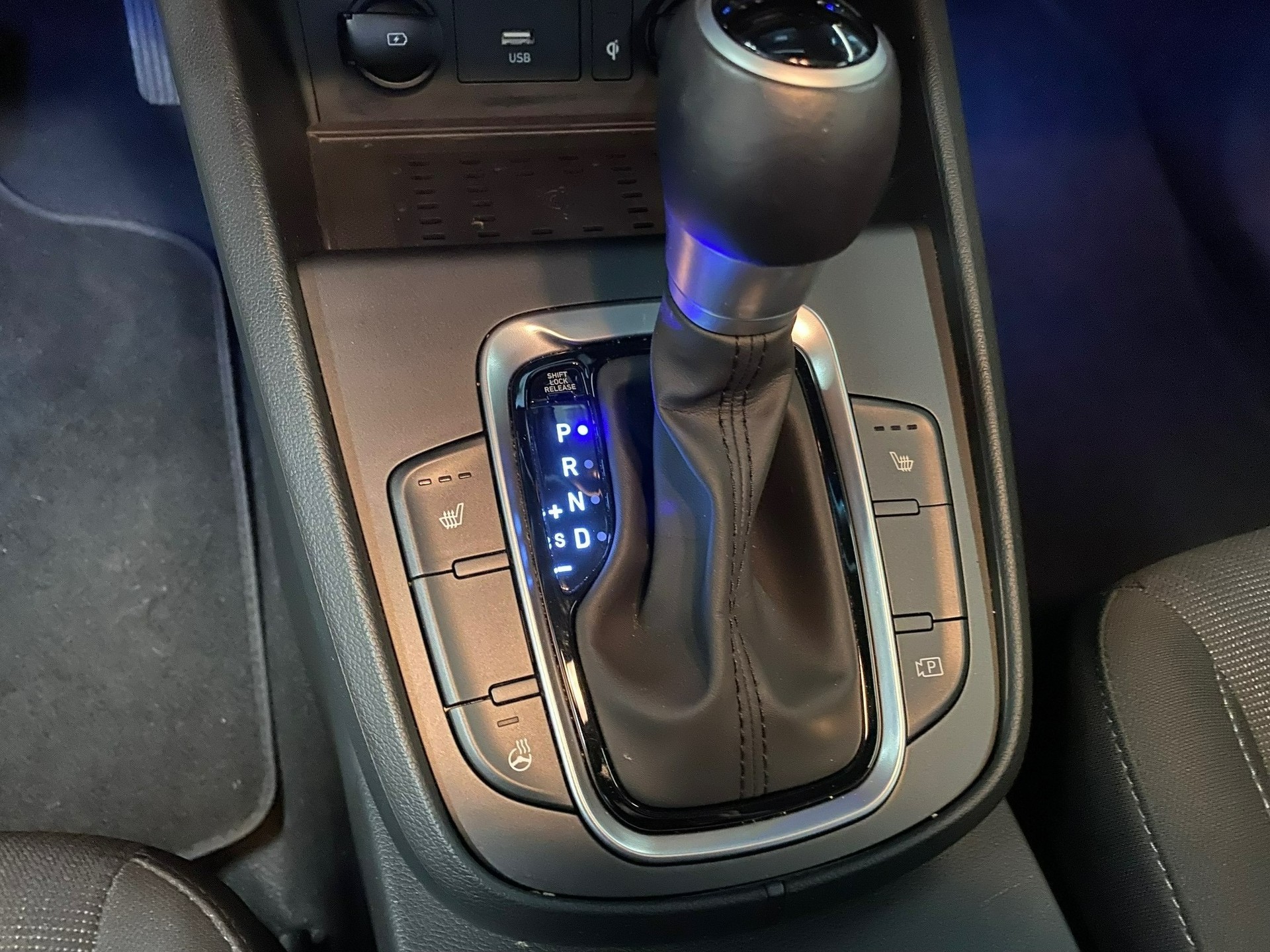 HYUNDAI Kona 1.6 GDi HEV Amplia DCT Gepflegtes CH-Fahrzeug mit Winterräder, Hyundai Garantie bis 12.01.2028-image-8