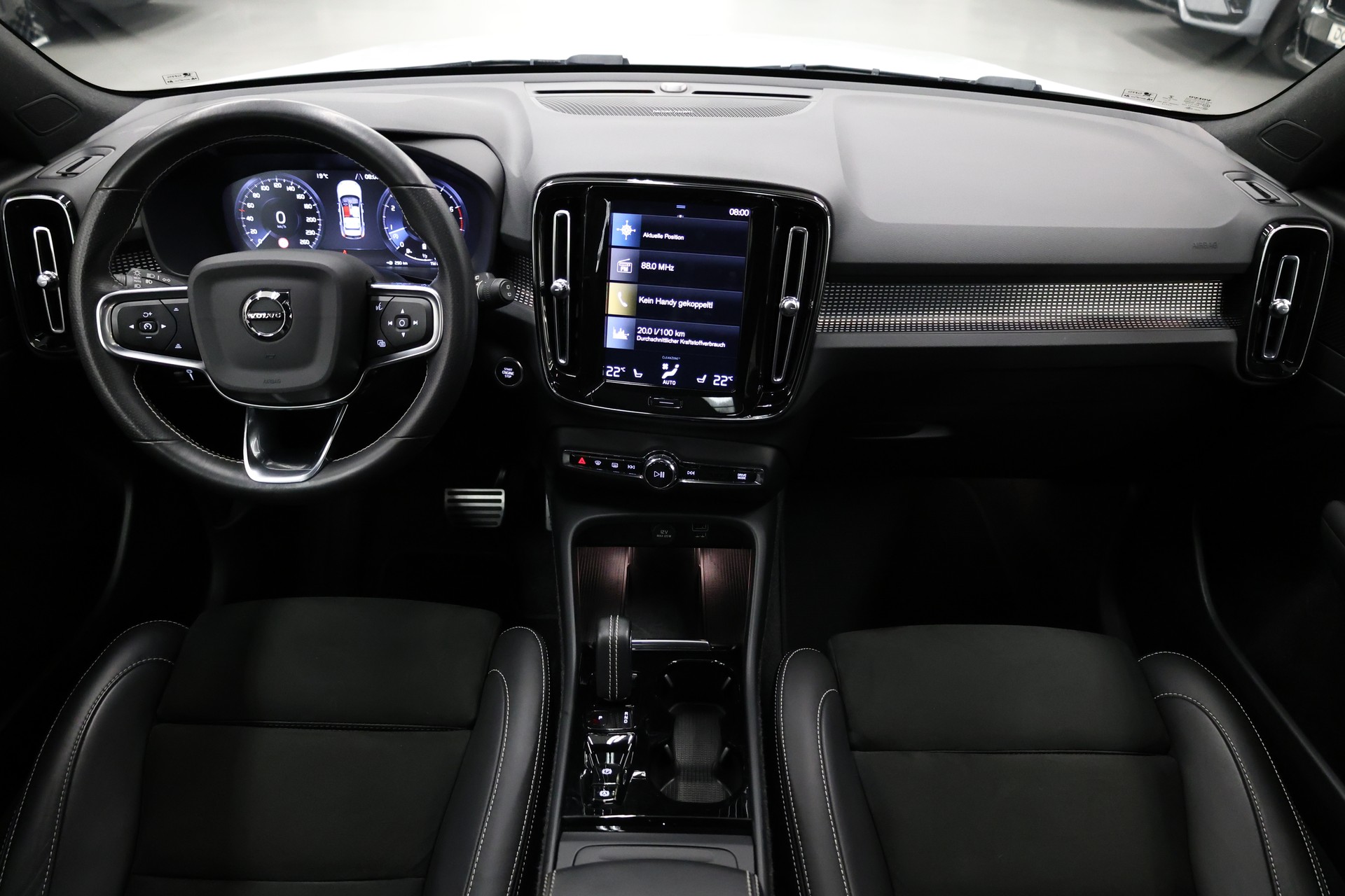 VOLVO XC40 2.0 B4 MH R-Design AWD-image-14