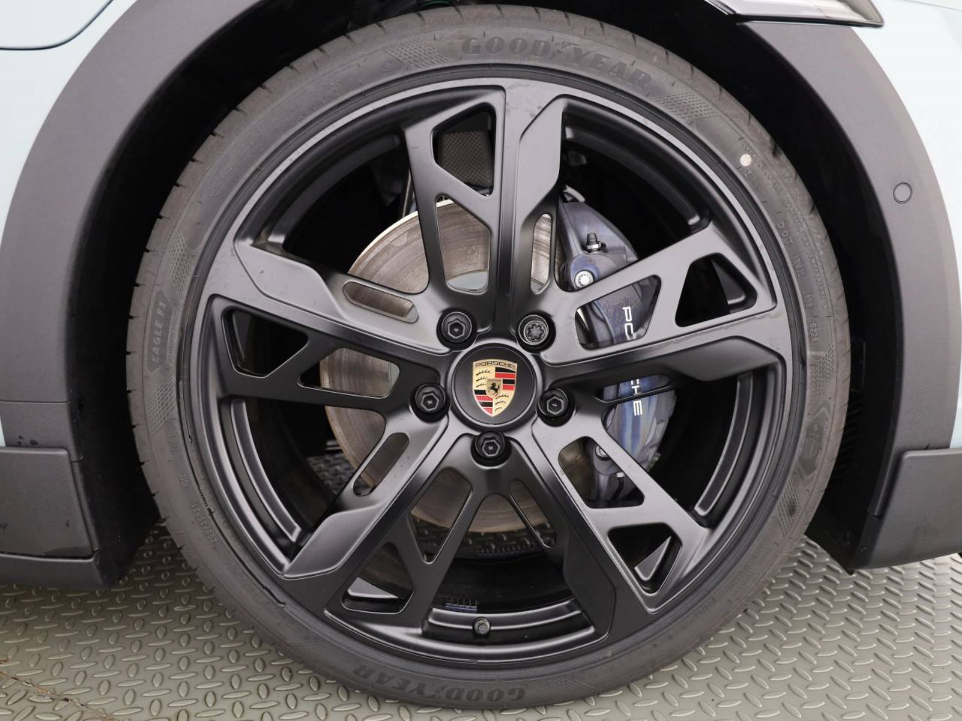 PORSCHE Taycan 4 Cross Turismo-image-5