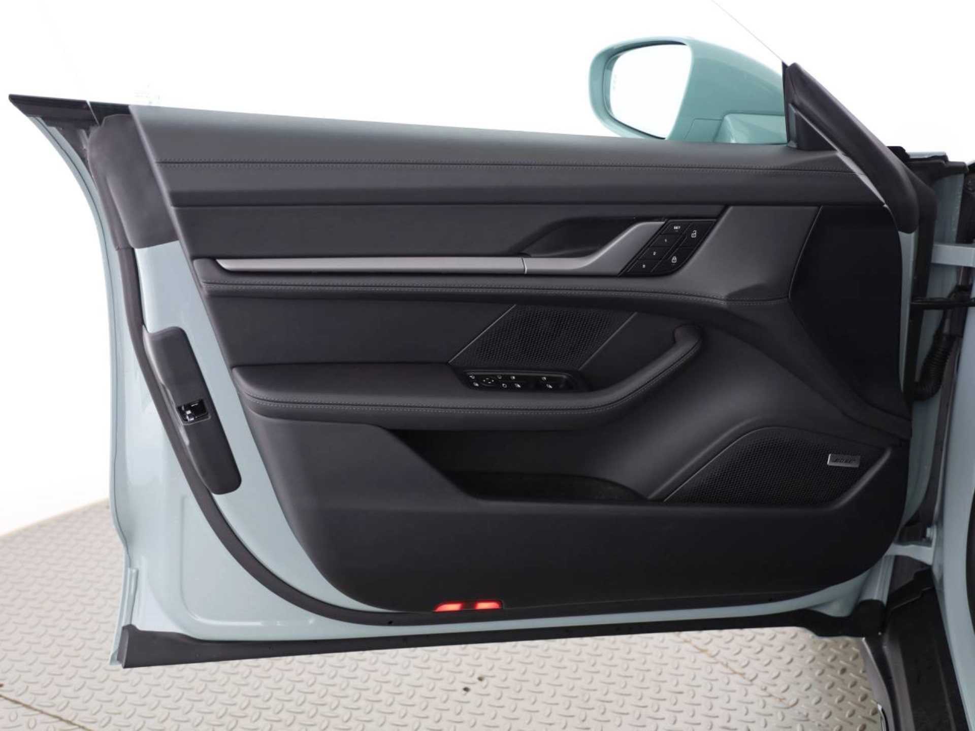 PORSCHE Taycan 4 Cross Turismo-image-17