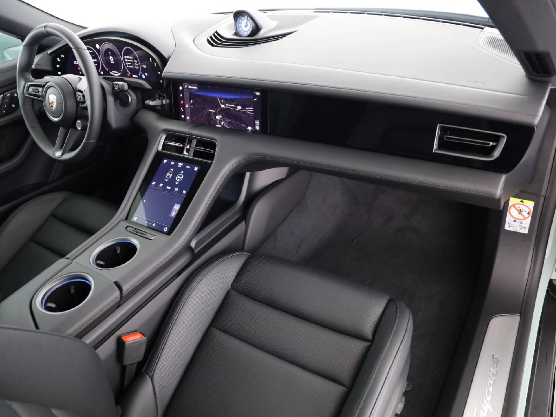 PORSCHE Taycan 4 Cross Turismo-image-10
