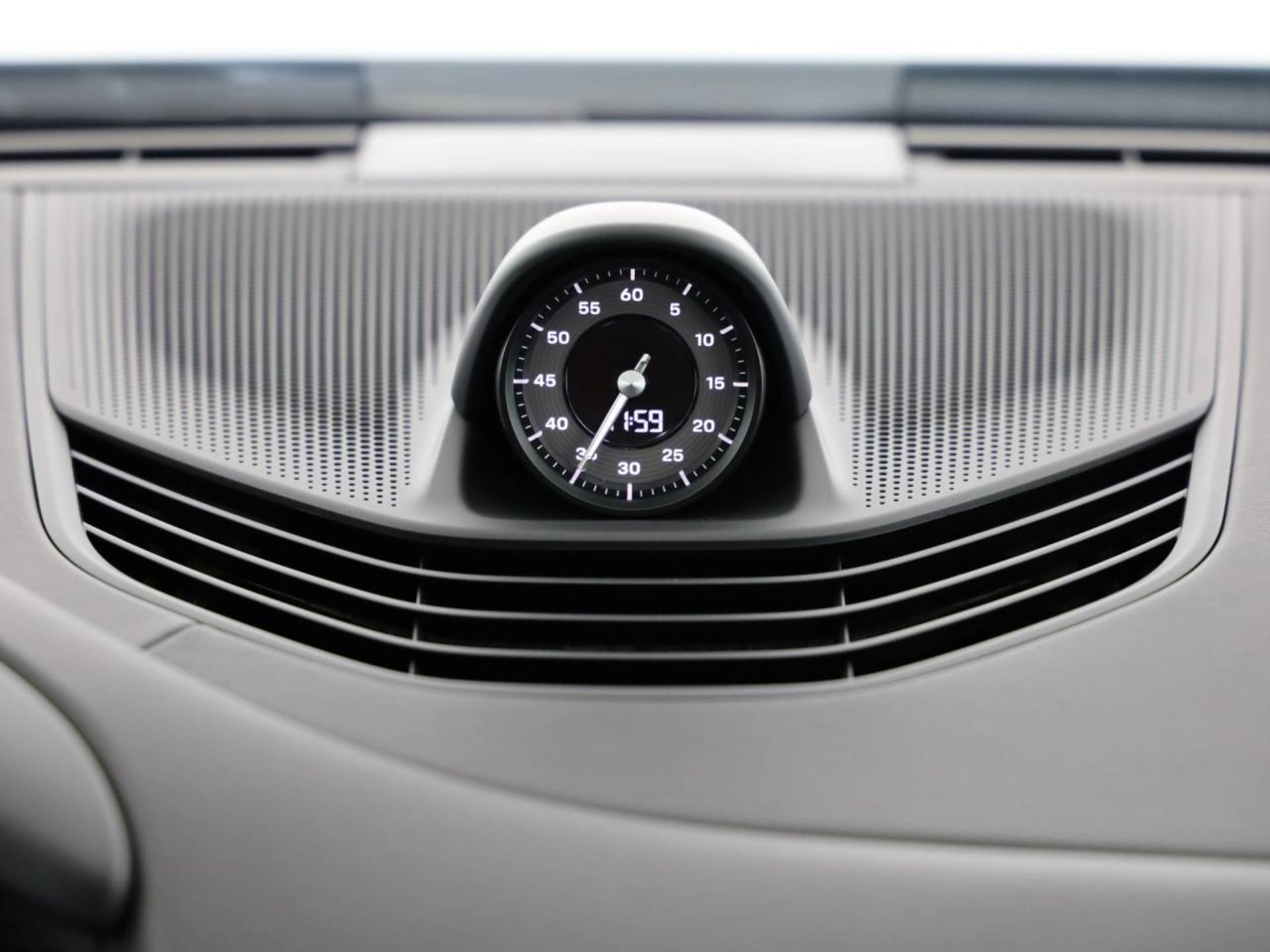 PORSCHE Taycan 4 Cross Turismo-image-11