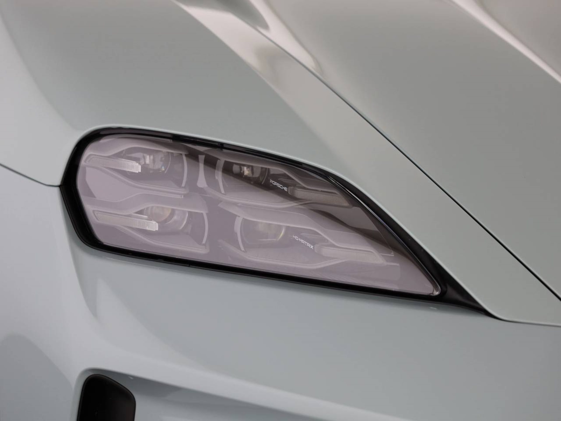 PORSCHE Taycan 4 Cross Turismo-image-8