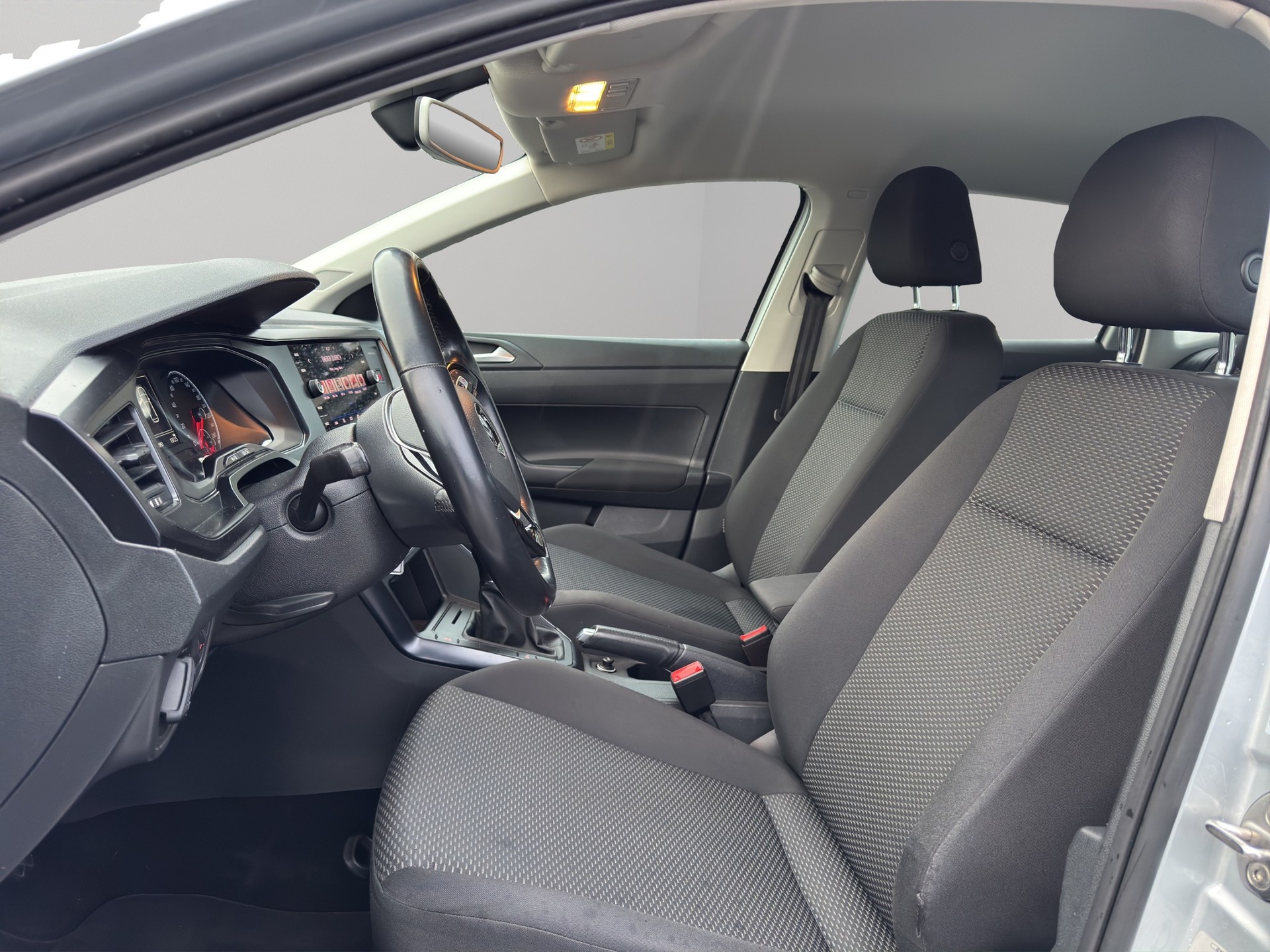 VW Polo 1.0 TSI BMT Trendline-image-8