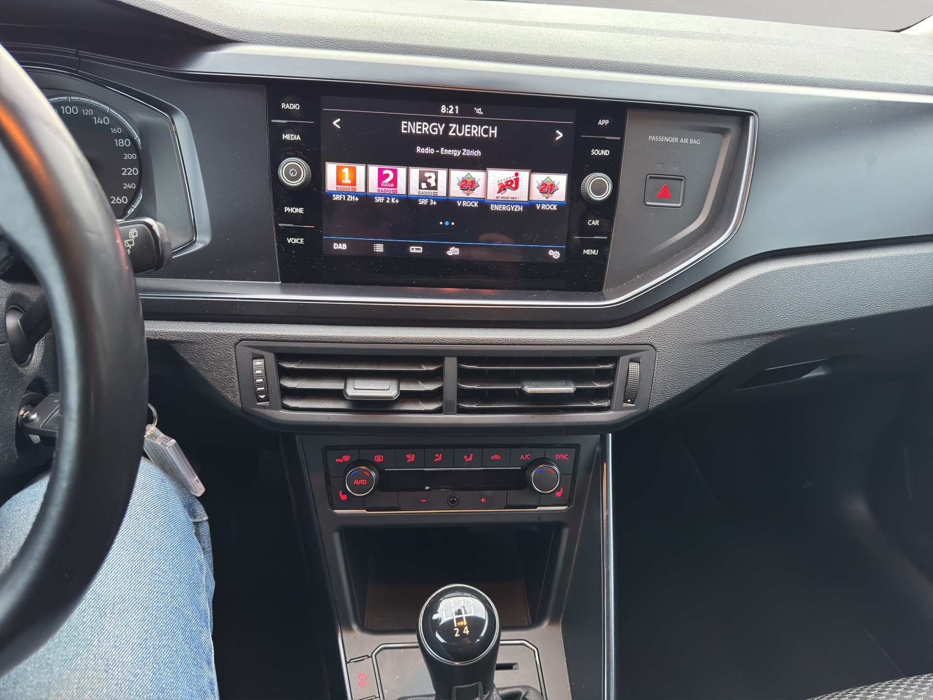 VW Polo 1.0 TSI BMT Trendline-image-11