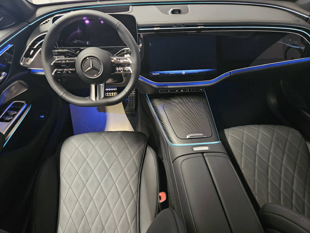 MERCEDES-BENZ E 220 d 4Matic AMG Line Limousine-image-5