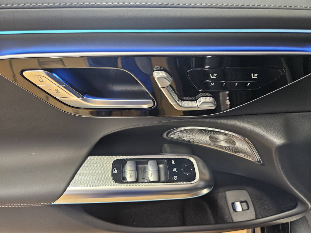 MERCEDES-BENZ E 220 d 4Matic AMG Line Limousine-image-12