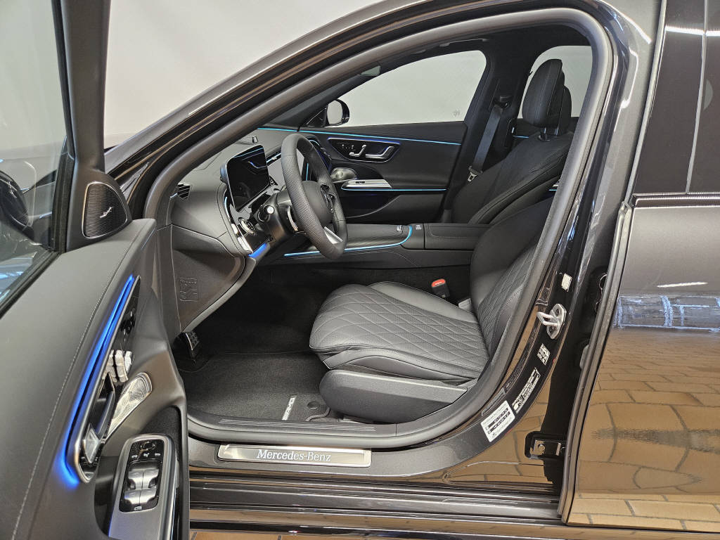 MERCEDES-BENZ E 220 d 4Matic AMG Line Limousine-image-4